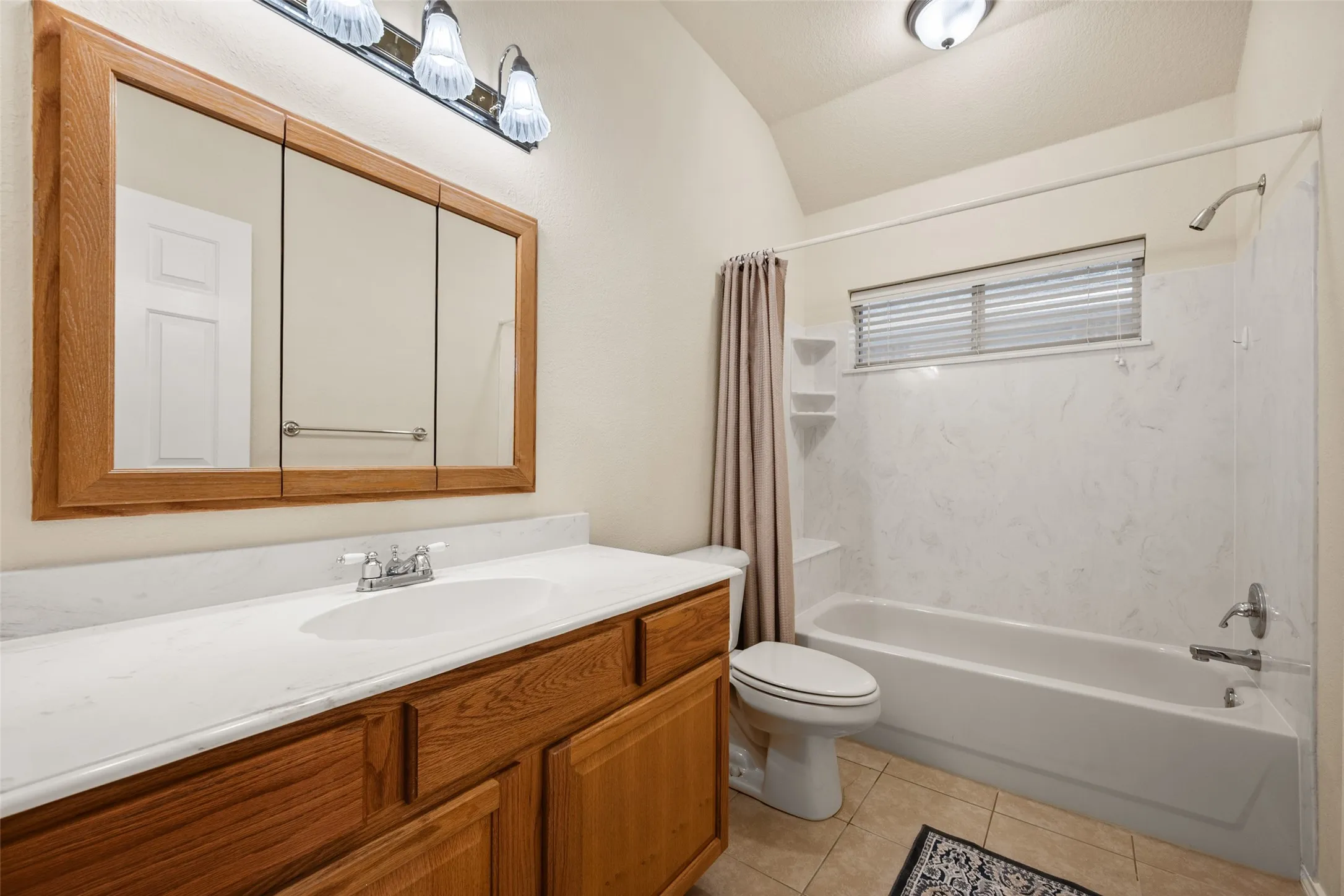 Single Family Residence For Sale in Johnson County , 1104 Starling Court, Burleson, Texas 76028, 3 Bedroom, 2 Bathroom, 2 Garage spaces, 1,831 Sqft, built in 1998, mls#21353113, Real Estate Agent in Burleson, Homes For Sale in Johnson county, Homes For Sale in Burleson, Realtor in Burleson Texas, Real Estate Brokerage Independent Realty Texas, Luminita Cordes Realtor