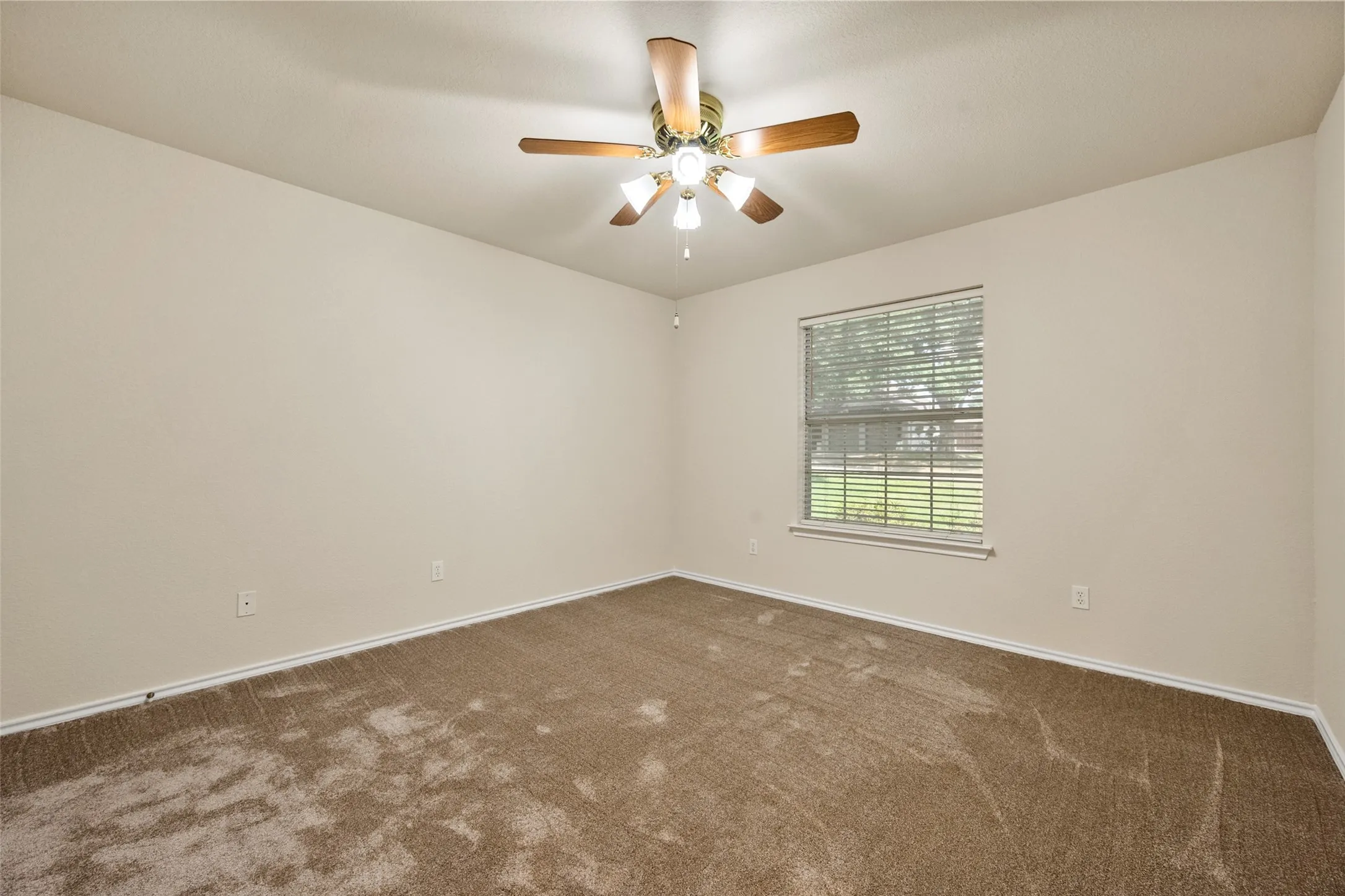 Single Family Residence For Sale in Johnson County , 1104 Starling Court, Burleson, Texas 76028, 3 Bedroom, 2 Bathroom, 2 Garage spaces, 1,831 Sqft, built in 1998, mls#21353113, Real Estate Agent in Burleson, Homes For Sale in Johnson county, Homes For Sale in Burleson, Realtor in Burleson Texas, Real Estate Brokerage Independent Realty Texas, Luminita Cordes Realtor