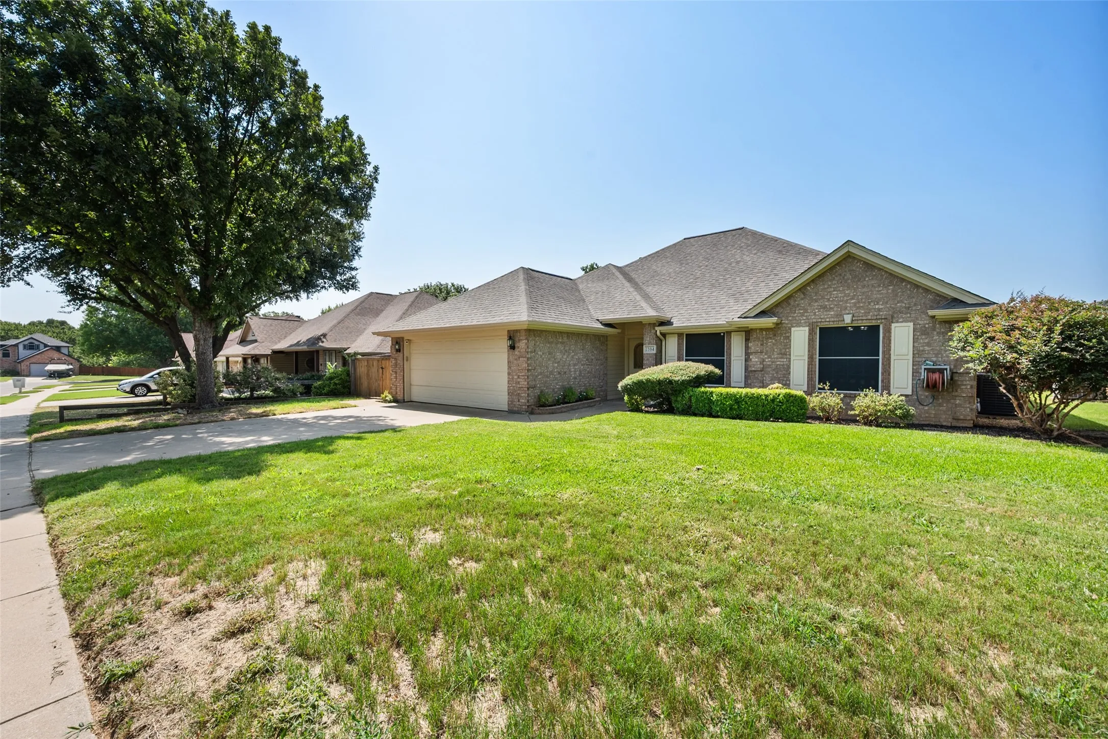 Single Family Residence For Sale in Johnson County , 1104 Starling Court, Burleson, Texas 76028, 3 Bedroom, 2 Bathroom, 2 Garage spaces, 1,831 Sqft, built in 1998, mls#21353113, Real Estate Agent in Burleson, Homes For Sale in Johnson county, Homes For Sale in Burleson, Realtor in Burleson Texas, Real Estate Brokerage Independent Realty Texas, Luminita Cordes Realtor