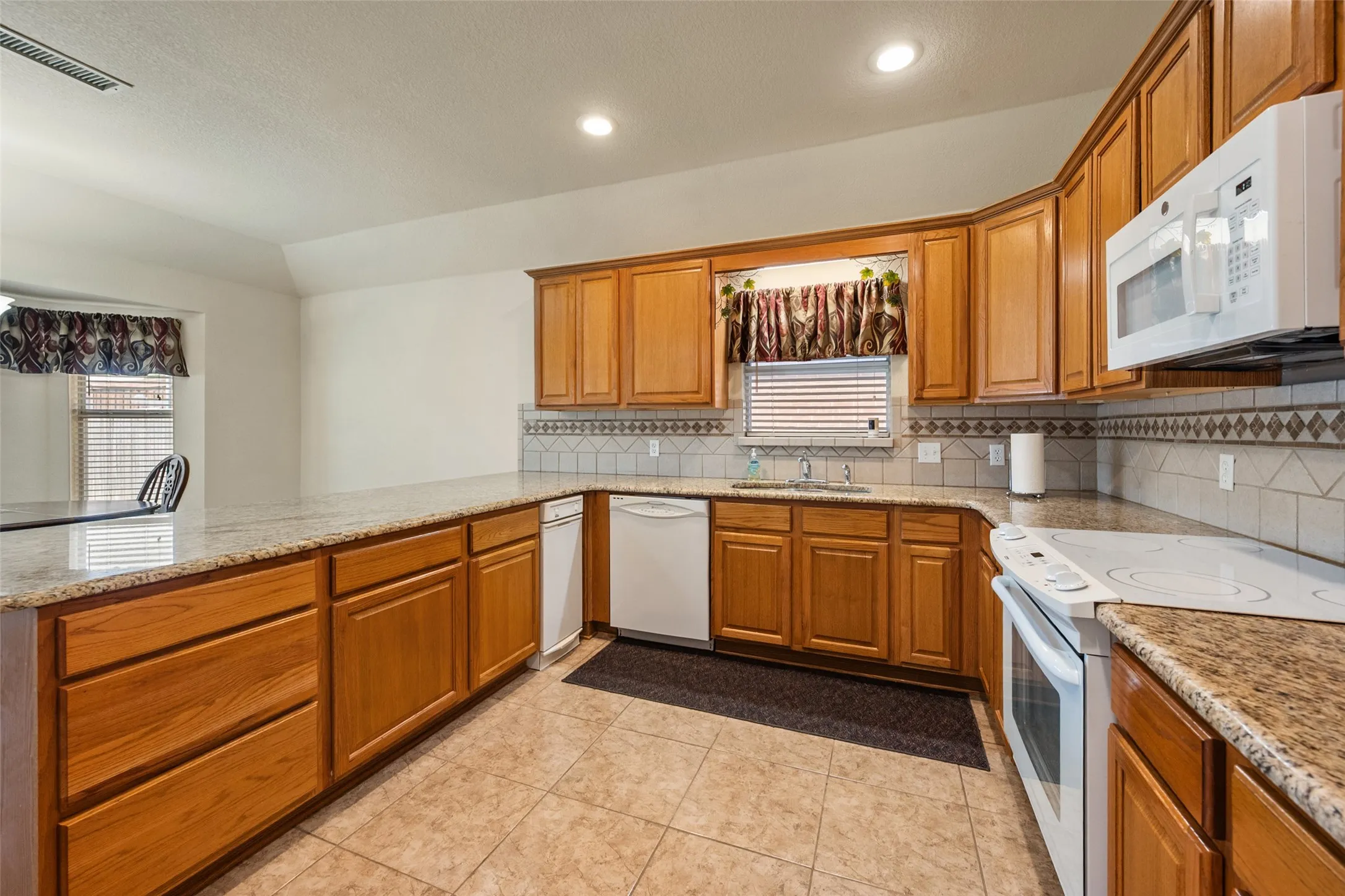 Single Family Residence For Sale in Johnson County , 1104 Starling Court, Burleson, Texas 76028, 3 Bedroom, 2 Bathroom, 2 Garage spaces, 1,831 Sqft, built in 1998, mls#21353113, Real Estate Agent in Burleson, Homes For Sale in Johnson county, Homes For Sale in Burleson, Realtor in Burleson Texas, Real Estate Brokerage Independent Realty Texas, Luminita Cordes Realtor