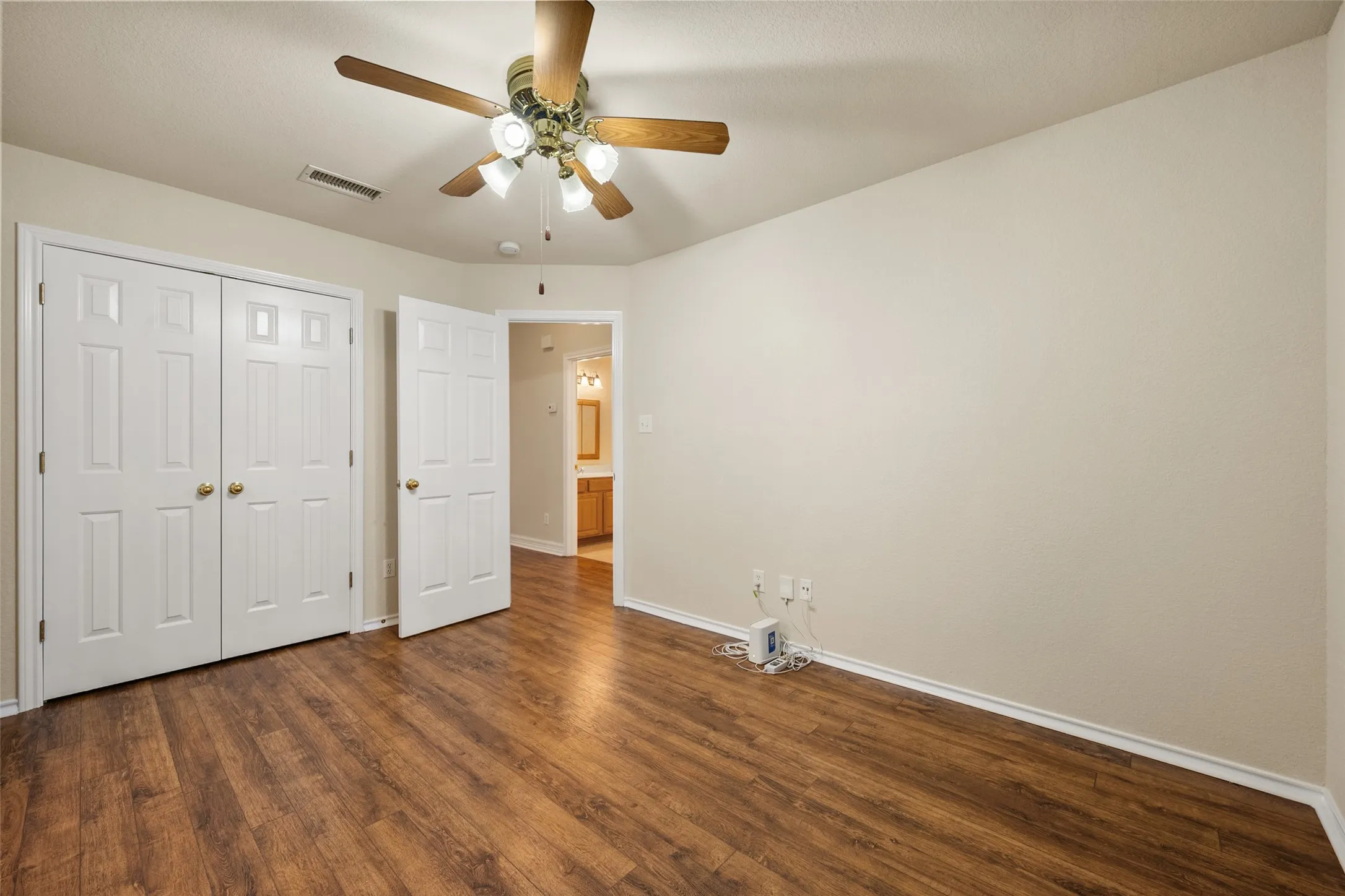 Single Family Residence For Sale in Johnson County , 1104 Starling Court, Burleson, Texas 76028, 3 Bedroom, 2 Bathroom, 2 Garage spaces, 1,831 Sqft, built in 1998, mls#21353113, Real Estate Agent in Burleson, Homes For Sale in Johnson county, Homes For Sale in Burleson, Realtor in Burleson Texas, Real Estate Brokerage Independent Realty Texas, Luminita Cordes Realtor