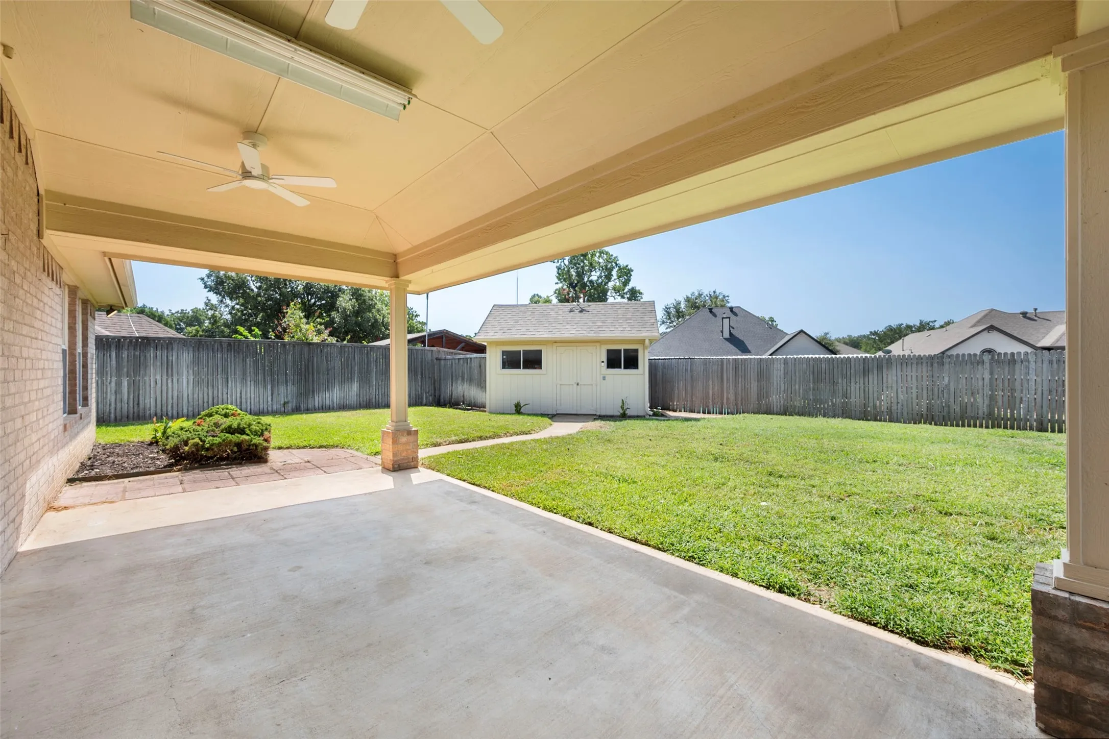 Single Family Residence For Sale in Johnson County , 1104 Starling Court, Burleson, Texas 76028, 3 Bedroom, 2 Bathroom, 2 Garage spaces, 1,831 Sqft, built in 1998, mls#21353113, Real Estate Agent in Burleson, Homes For Sale in Johnson county, Homes For Sale in Burleson, Realtor in Burleson Texas, Real Estate Brokerage Independent Realty Texas, Luminita Cordes Realtor