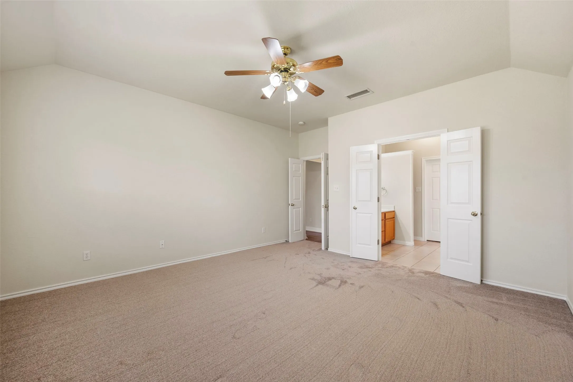 Single Family Residence For Sale in Johnson County , 1104 Starling Court, Burleson, Texas 76028, 3 Bedroom, 2 Bathroom, 2 Garage spaces, 1,831 Sqft, built in 1998, mls#21353113, Real Estate Agent in Burleson, Homes For Sale in Johnson county, Homes For Sale in Burleson, Realtor in Burleson Texas, Real Estate Brokerage Independent Realty Texas, Luminita Cordes Realtor