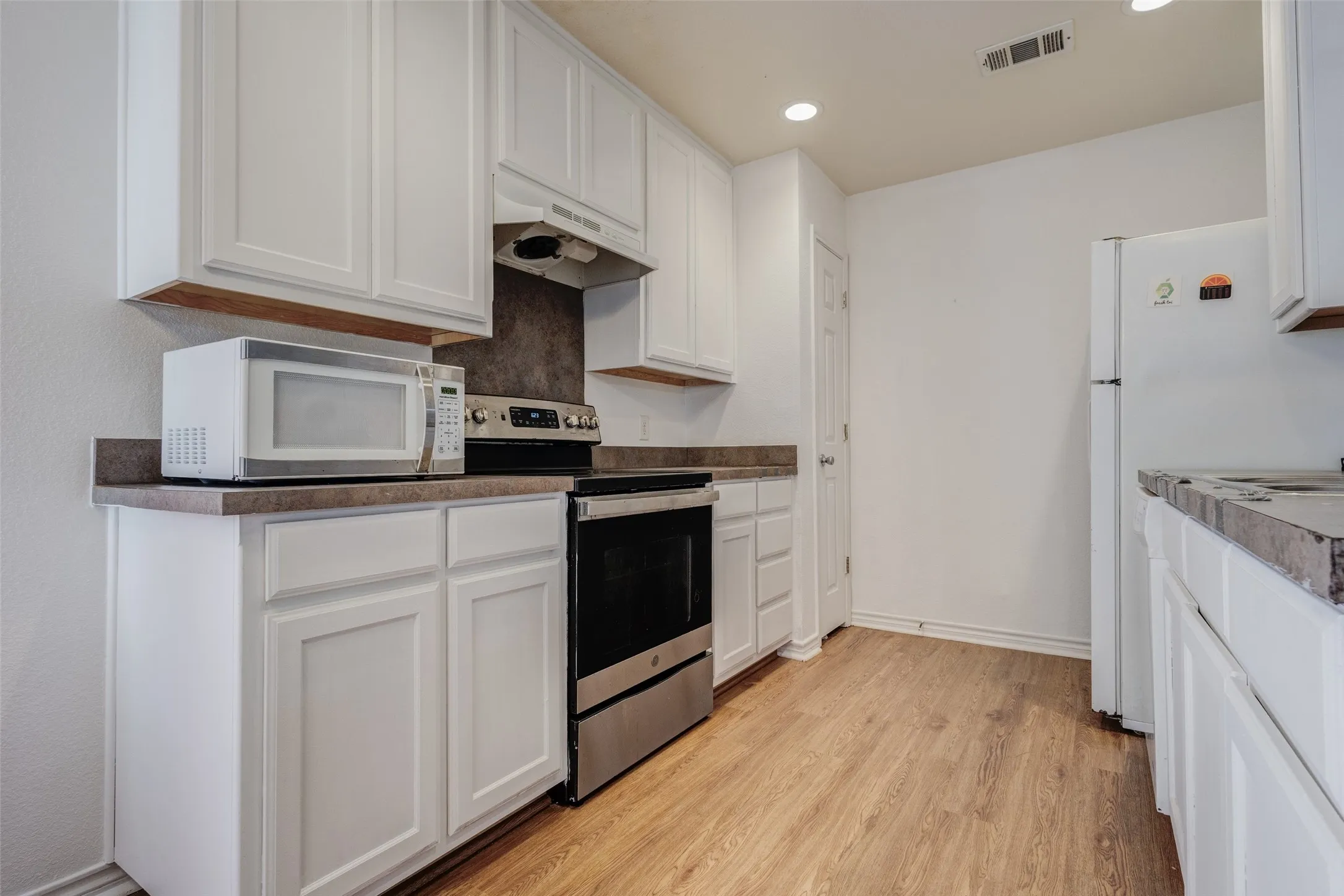 Single Family Residence For Sale in Tarrant County , 5405 Van Natta Lane, Fort Worth, Texas 76112, 3 Bedroom, 2 Bathroom, 1 Garage spaces, 1,113 Sqft, built in 2014, mls#21352820, Real Estate Agent in Fort Worth, Homes For Sale in Tarrant county, Homes For Sale in Fort Worth, Realtor in Fort Worth Texas, Real Estate Brokerage Independent Realty Texas, Luminita Cordes Realtor