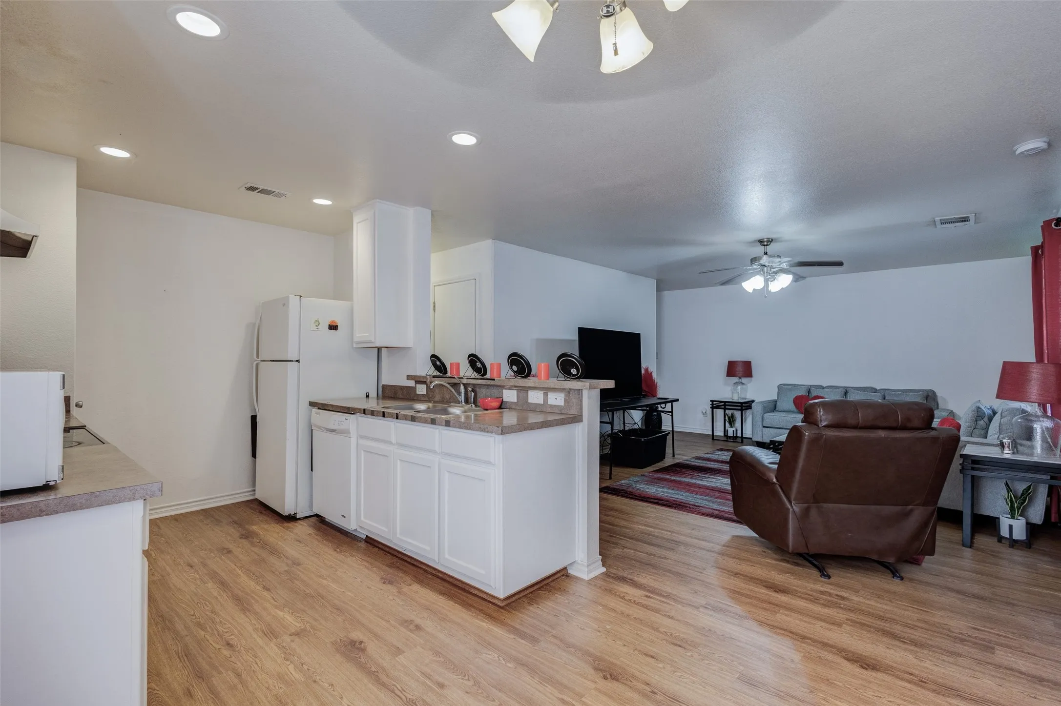 Single Family Residence For Sale in Tarrant County , 5405 Van Natta Lane, Fort Worth, Texas 76112, 3 Bedroom, 2 Bathroom, 1 Garage spaces, 1,113 Sqft, built in 2014, mls#21352820, Real Estate Agent in Fort Worth, Homes For Sale in Tarrant county, Homes For Sale in Fort Worth, Realtor in Fort Worth Texas, Real Estate Brokerage Independent Realty Texas, Luminita Cordes Realtor