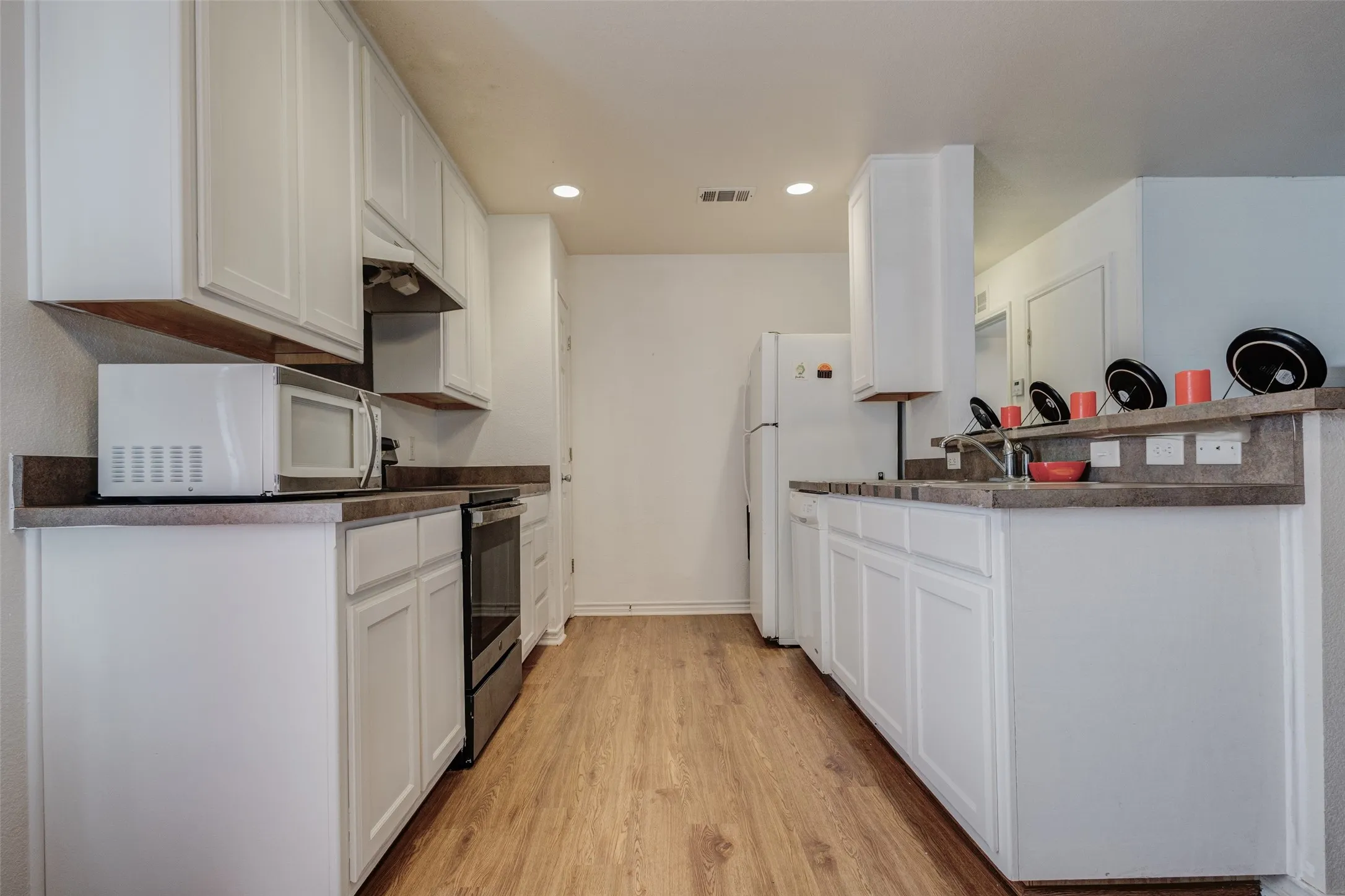 Single Family Residence For Sale in Tarrant County , 5405 Van Natta Lane, Fort Worth, Texas 76112, 3 Bedroom, 2 Bathroom, 1 Garage spaces, 1,113 Sqft, built in 2014, mls#21352820, Real Estate Agent in Fort Worth, Homes For Sale in Tarrant county, Homes For Sale in Fort Worth, Realtor in Fort Worth Texas, Real Estate Brokerage Independent Realty Texas, Luminita Cordes Realtor