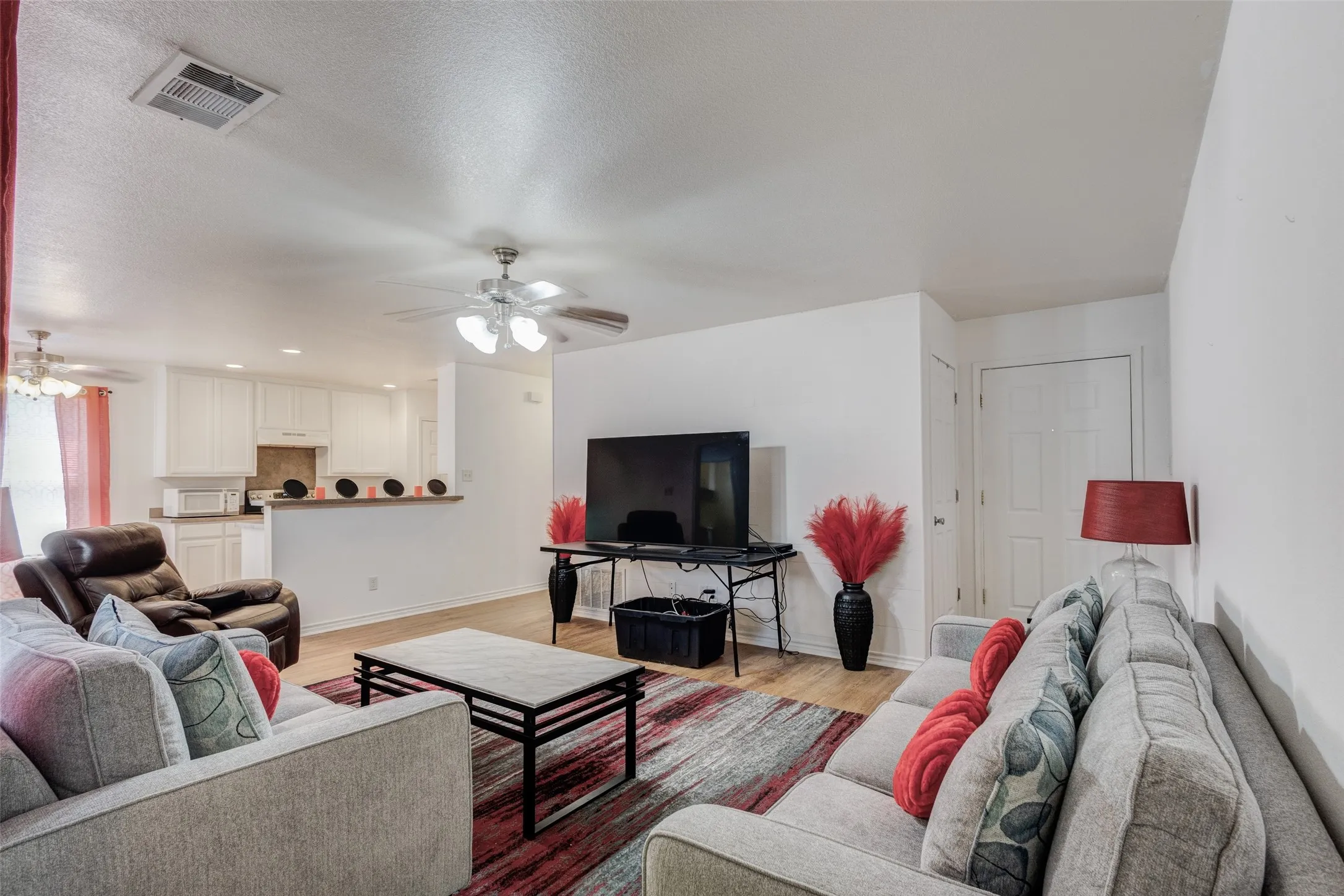 Single Family Residence For Sale in Tarrant County , 5405 Van Natta Lane, Fort Worth, Texas 76112, 3 Bedroom, 2 Bathroom, 1 Garage spaces, 1,113 Sqft, built in 2014, mls#21352820, Real Estate Agent in Fort Worth, Homes For Sale in Tarrant county, Homes For Sale in Fort Worth, Realtor in Fort Worth Texas, Real Estate Brokerage Independent Realty Texas, Luminita Cordes Realtor