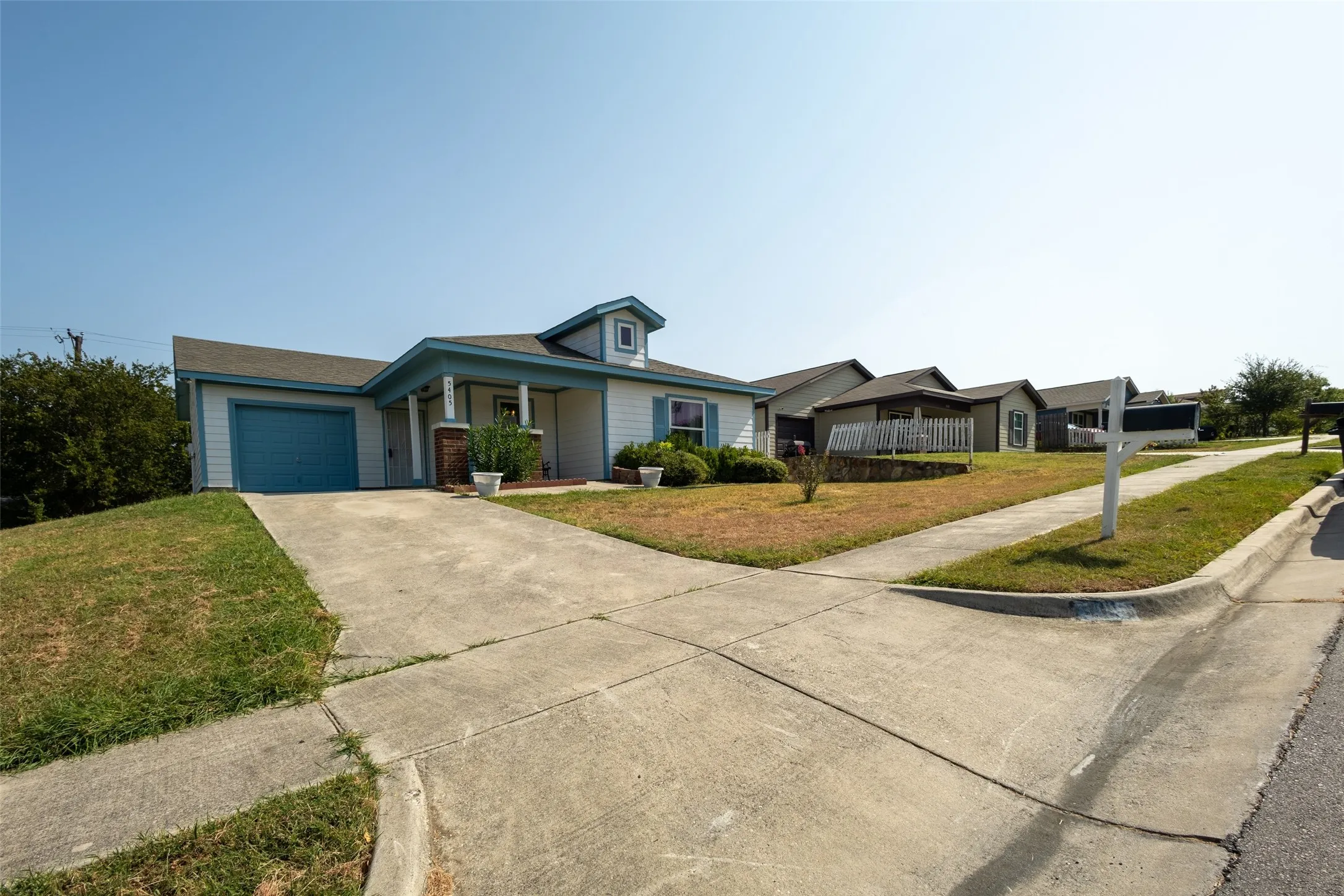 Single Family Residence For Sale in Tarrant County , 5405 Van Natta Lane, Fort Worth, Texas 76112, 3 Bedroom, 2 Bathroom, 1 Garage spaces, 1,113 Sqft, built in 2014, mls#21352820, Real Estate Agent in Fort Worth, Homes For Sale in Tarrant county, Homes For Sale in Fort Worth, Realtor in Fort Worth Texas, Real Estate Brokerage Independent Realty Texas, Luminita Cordes Realtor