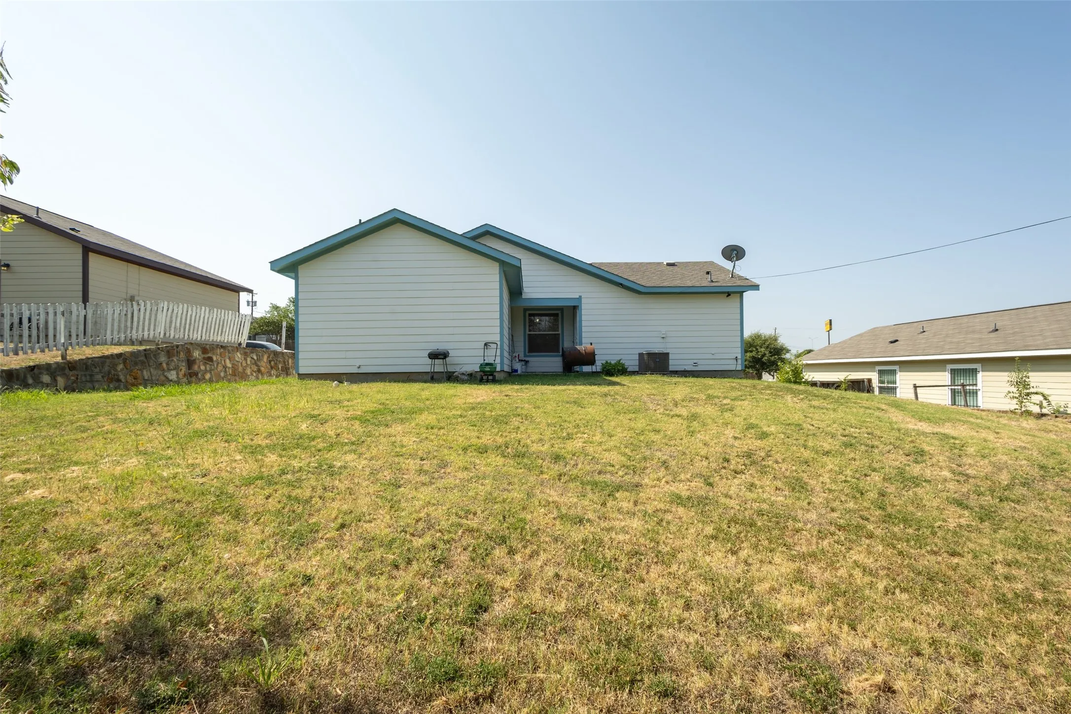 Single Family Residence For Sale in Tarrant County , 5405 Van Natta Lane, Fort Worth, Texas 76112, 3 Bedroom, 2 Bathroom, 1 Garage spaces, 1,113 Sqft, built in 2014, mls#21352820, Real Estate Agent in Fort Worth, Homes For Sale in Tarrant county, Homes For Sale in Fort Worth, Realtor in Fort Worth Texas, Real Estate Brokerage Independent Realty Texas, Luminita Cordes Realtor
