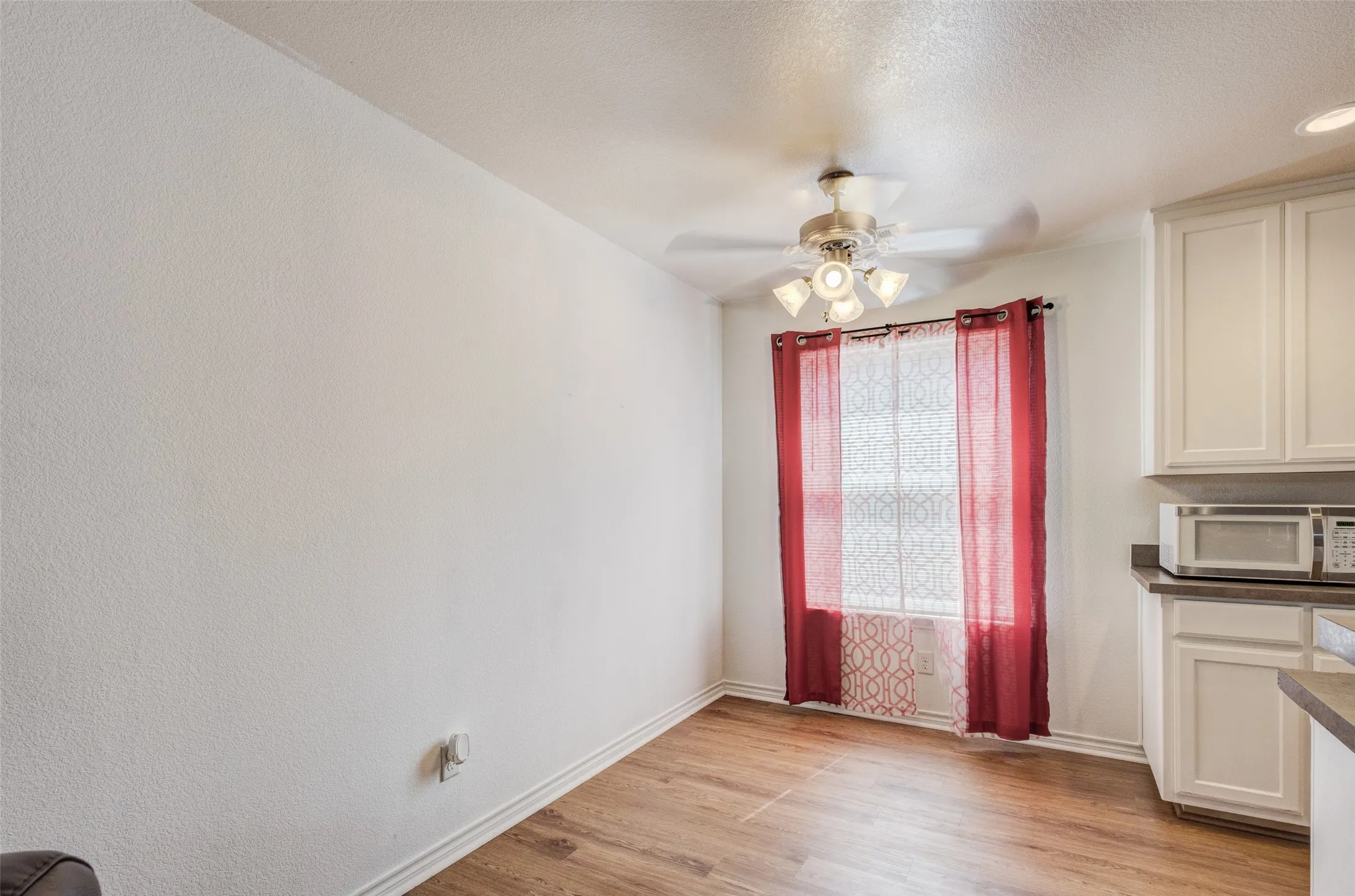 Single Family Residence For Sale in Tarrant County , 5405 Van Natta Lane, Fort Worth, Texas 76112, 3 Bedroom, 2 Bathroom, 1 Garage spaces, 1,113 Sqft, built in 2014, mls#21352820, Real Estate Agent in Fort Worth, Homes For Sale in Tarrant county, Homes For Sale in Fort Worth, Realtor in Fort Worth Texas, Real Estate Brokerage Independent Realty Texas, Luminita Cordes Realtor