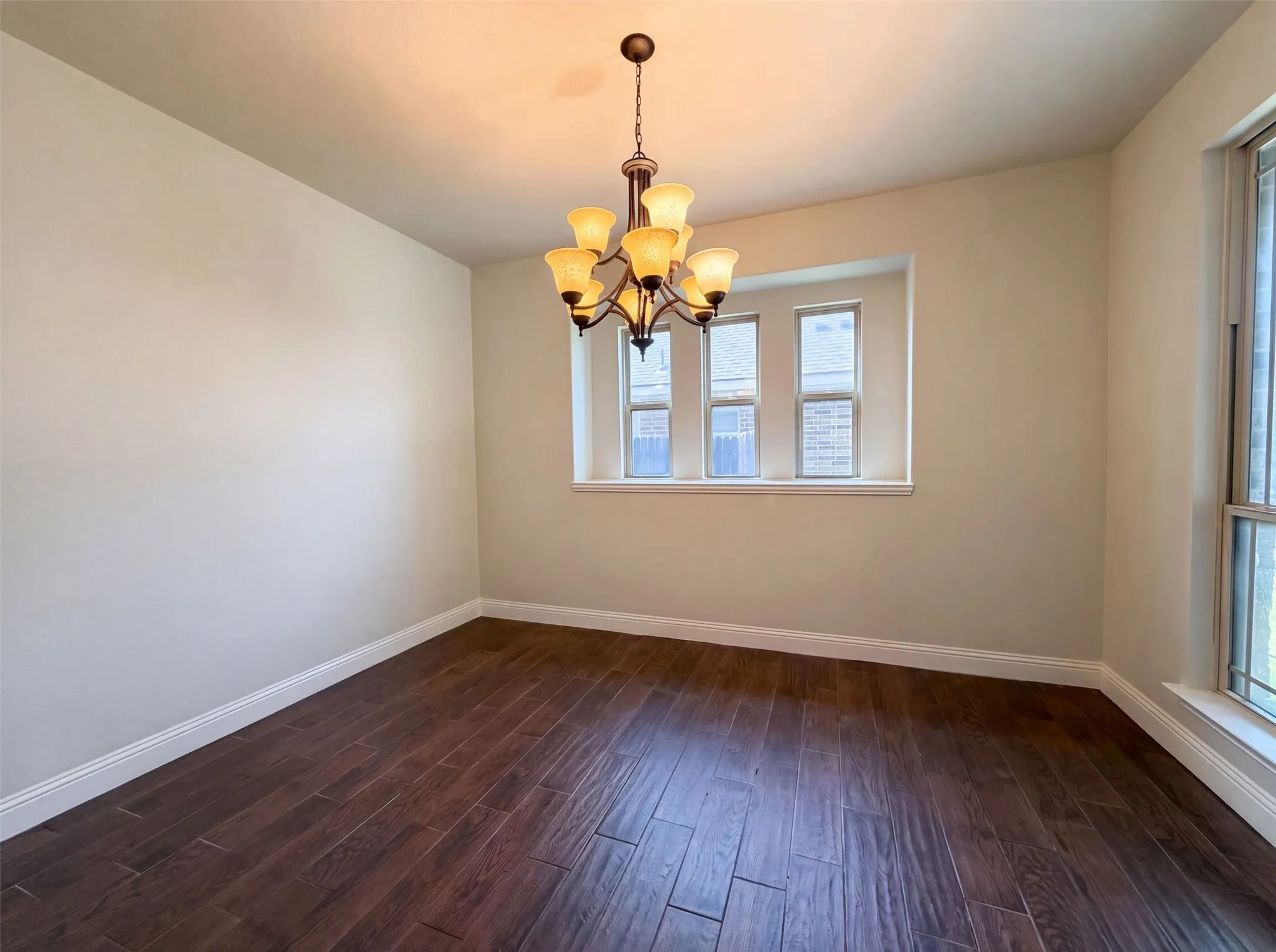 Single Family Residence For Sale in Johnson County , 830 Graham Drive, Burleson, Texas 76028, 5 Bedroom, 4 Bathroom, 3 Garage spaces, 3,725 Sqft, built in 2013, mls#21353473, Real Estate Agent in Burleson, Homes For Sale in Johnson county, Homes For Sale in Burleson, Realtor in Burleson Texas, Real Estate Brokerage Independent Realty Texas, Luminita Cordes Realtor