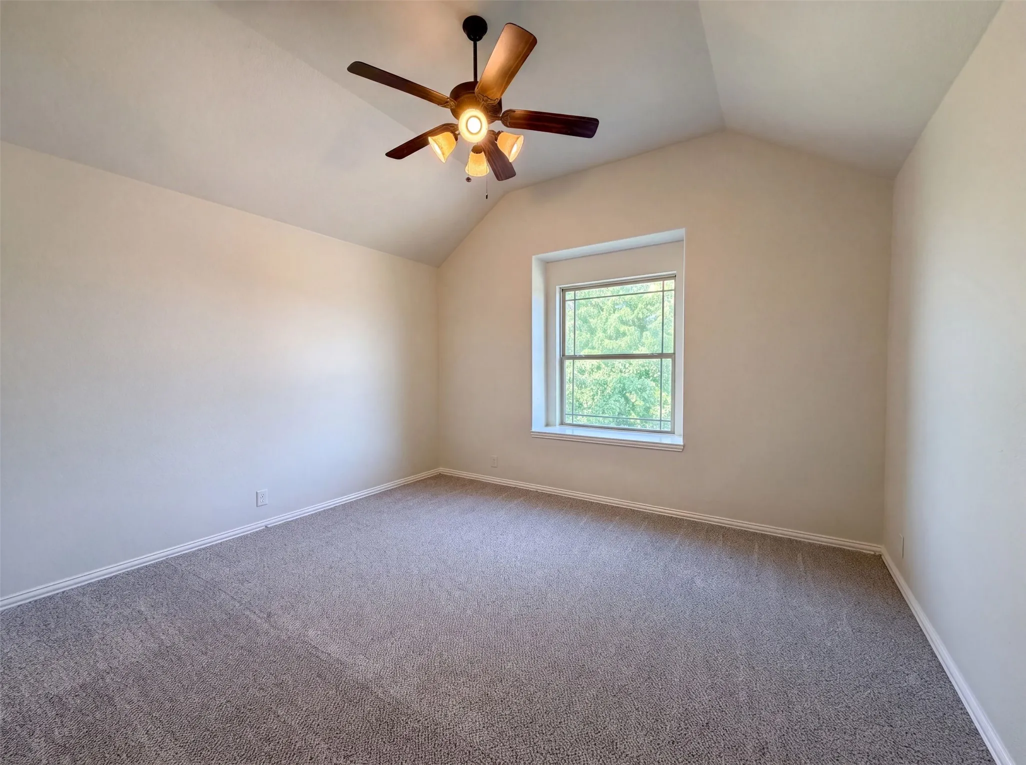 Single Family Residence For Sale in Johnson County , 830 Graham Drive, Burleson, Texas 76028, 5 Bedroom, 4 Bathroom, 3 Garage spaces, 3,725 Sqft, built in 2013, mls#21353473, Real Estate Agent in Burleson, Homes For Sale in Johnson county, Homes For Sale in Burleson, Realtor in Burleson Texas, Real Estate Brokerage Independent Realty Texas, Luminita Cordes Realtor