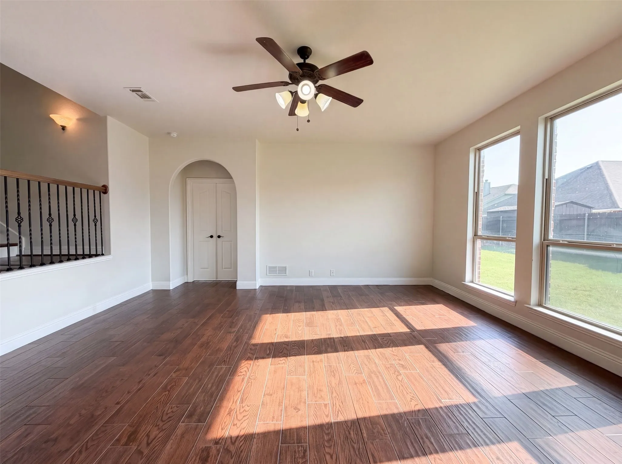 Single Family Residence For Sale in Johnson County , 830 Graham Drive, Burleson, Texas 76028, 5 Bedroom, 4 Bathroom, 3 Garage spaces, 3,725 Sqft, built in 2013, mls#21353473, Real Estate Agent in Burleson, Homes For Sale in Johnson county, Homes For Sale in Burleson, Realtor in Burleson Texas, Real Estate Brokerage Independent Realty Texas, Luminita Cordes Realtor