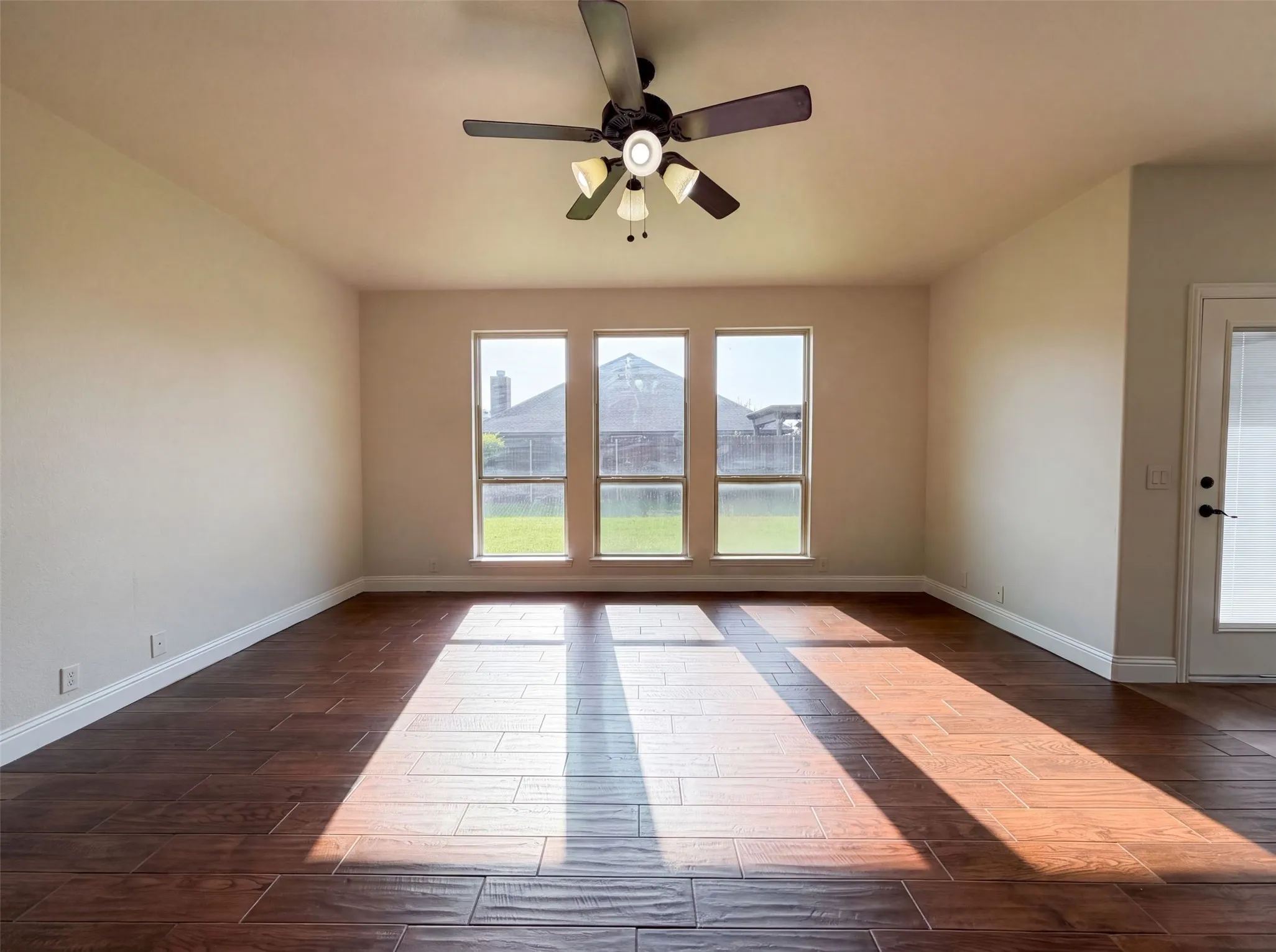 Single Family Residence For Sale in Johnson County , 830 Graham Drive, Burleson, Texas 76028, 5 Bedroom, 4 Bathroom, 3 Garage spaces, 3,725 Sqft, built in 2013, mls#21353473, Real Estate Agent in Burleson, Homes For Sale in Johnson county, Homes For Sale in Burleson, Realtor in Burleson Texas, Real Estate Brokerage Independent Realty Texas, Luminita Cordes Realtor