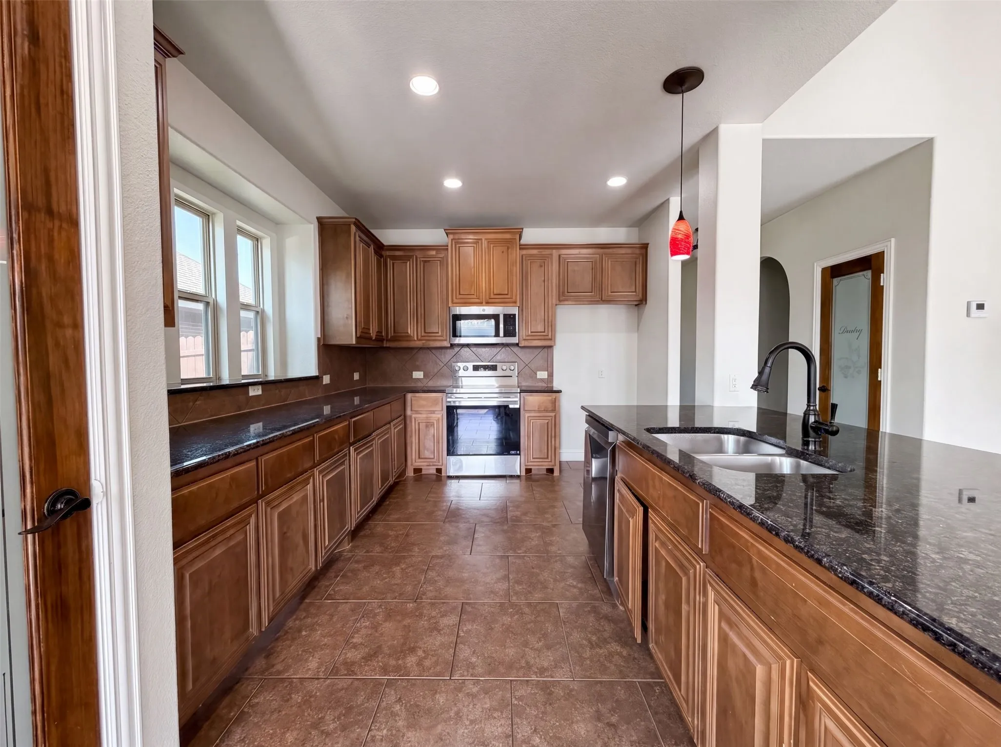Single Family Residence For Sale in Johnson County , 830 Graham Drive, Burleson, Texas 76028, 5 Bedroom, 4 Bathroom, 3 Garage spaces, 3,725 Sqft, built in 2013, mls#21353473, Real Estate Agent in Burleson, Homes For Sale in Johnson county, Homes For Sale in Burleson, Realtor in Burleson Texas, Real Estate Brokerage Independent Realty Texas, Luminita Cordes Realtor