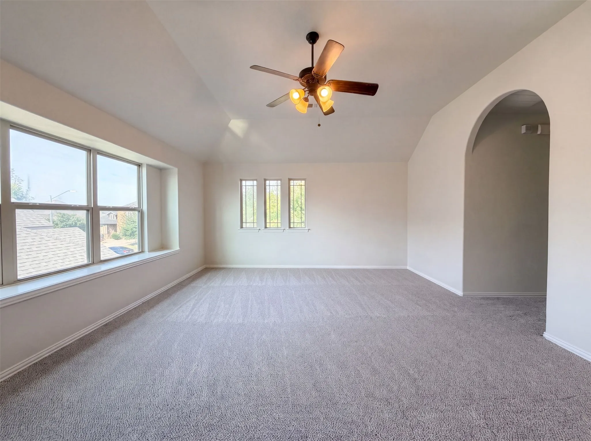 Single Family Residence For Sale in Johnson County , 830 Graham Drive, Burleson, Texas 76028, 5 Bedroom, 4 Bathroom, 3 Garage spaces, 3,725 Sqft, built in 2013, mls#21353473, Real Estate Agent in Burleson, Homes For Sale in Johnson county, Homes For Sale in Burleson, Realtor in Burleson Texas, Real Estate Brokerage Independent Realty Texas, Luminita Cordes Realtor