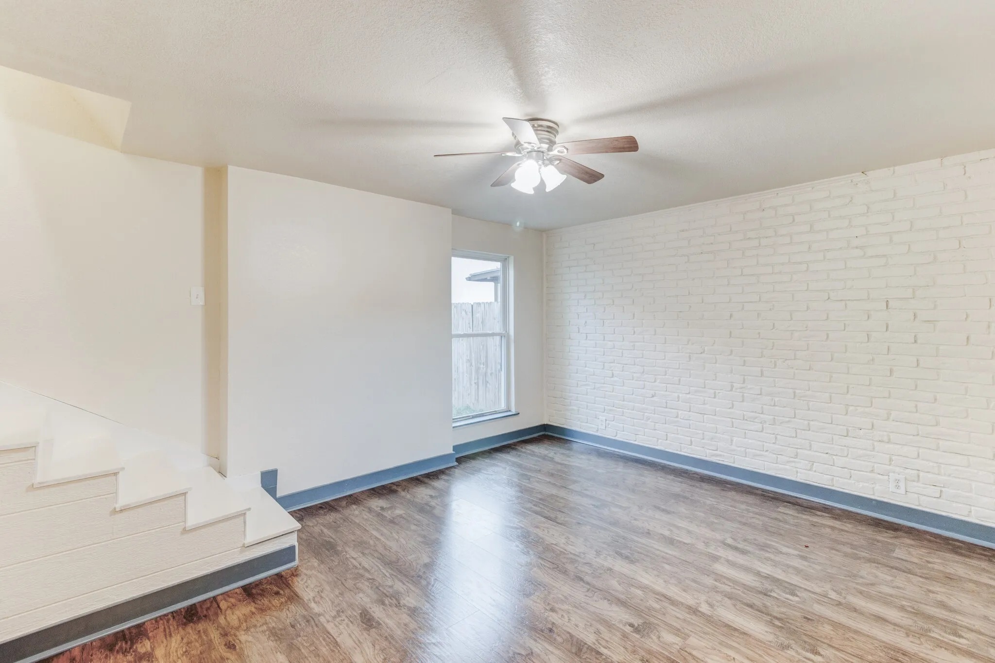Townhouse For Rent in Tarrant County , 4511 Alamosa, Fort Worth, Texas 76119, 3 Bedroom, 2 Bathroom, 2 Garage spaces, 1,470 Sqft, built in 1973, mls#21353474, Real Estate Agent in Fort Worth, Homes For Rent in Tarrant county, Homes For Rent in Fort Worth, Realtor in Fort Worth Texas, Real Estate Brokerage Independent Realty Texas, Luminita Cordes Realtor