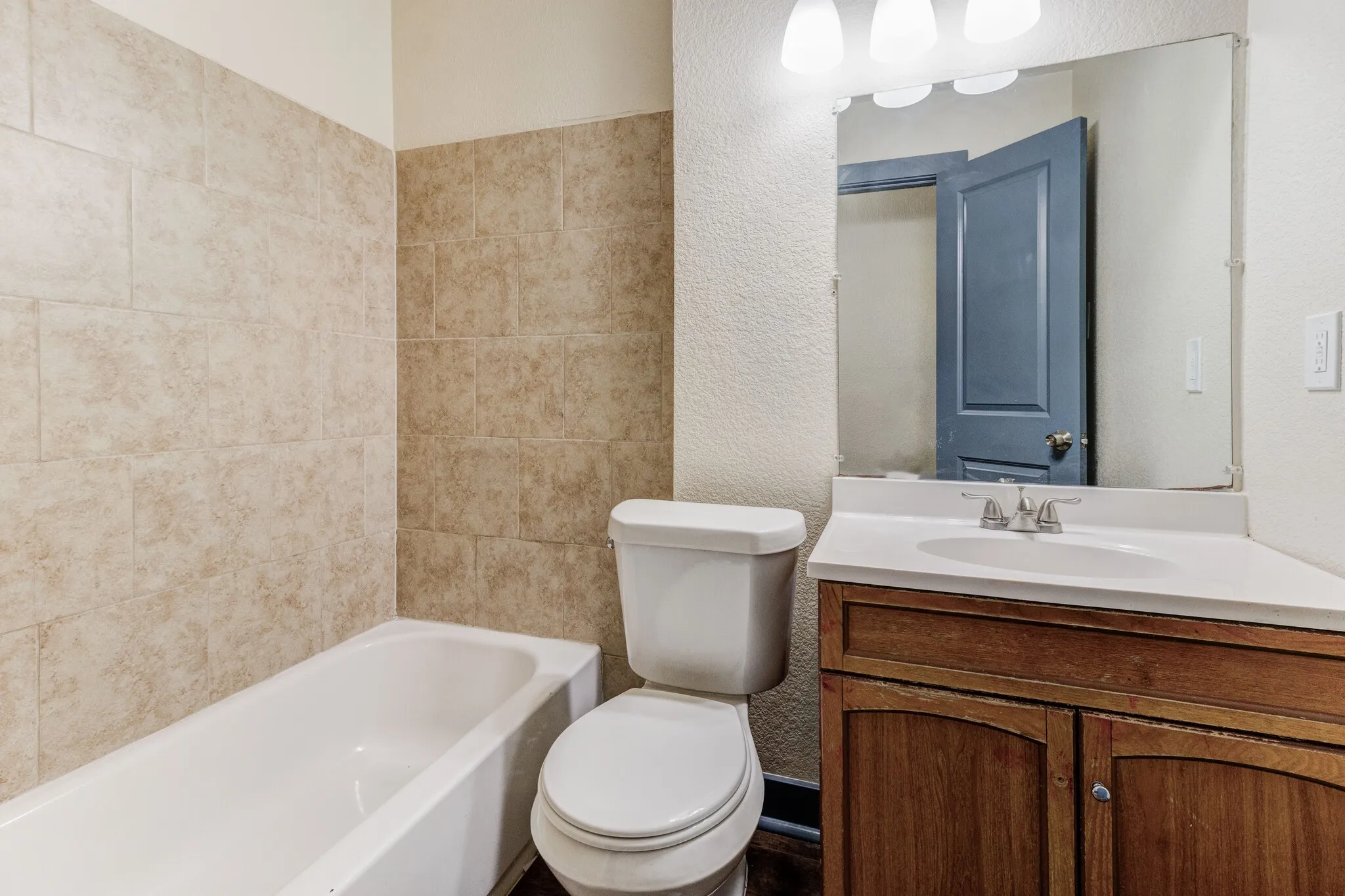 Townhouse For Rent in Tarrant County , 4511 Alamosa, Fort Worth, Texas 76119, 3 Bedroom, 2 Bathroom, 2 Garage spaces, 1,470 Sqft, built in 1973, mls#21353474, Real Estate Agent in Fort Worth, Homes For Rent in Tarrant county, Homes For Rent in Fort Worth, Realtor in Fort Worth Texas, Real Estate Brokerage Independent Realty Texas, Luminita Cordes Realtor
