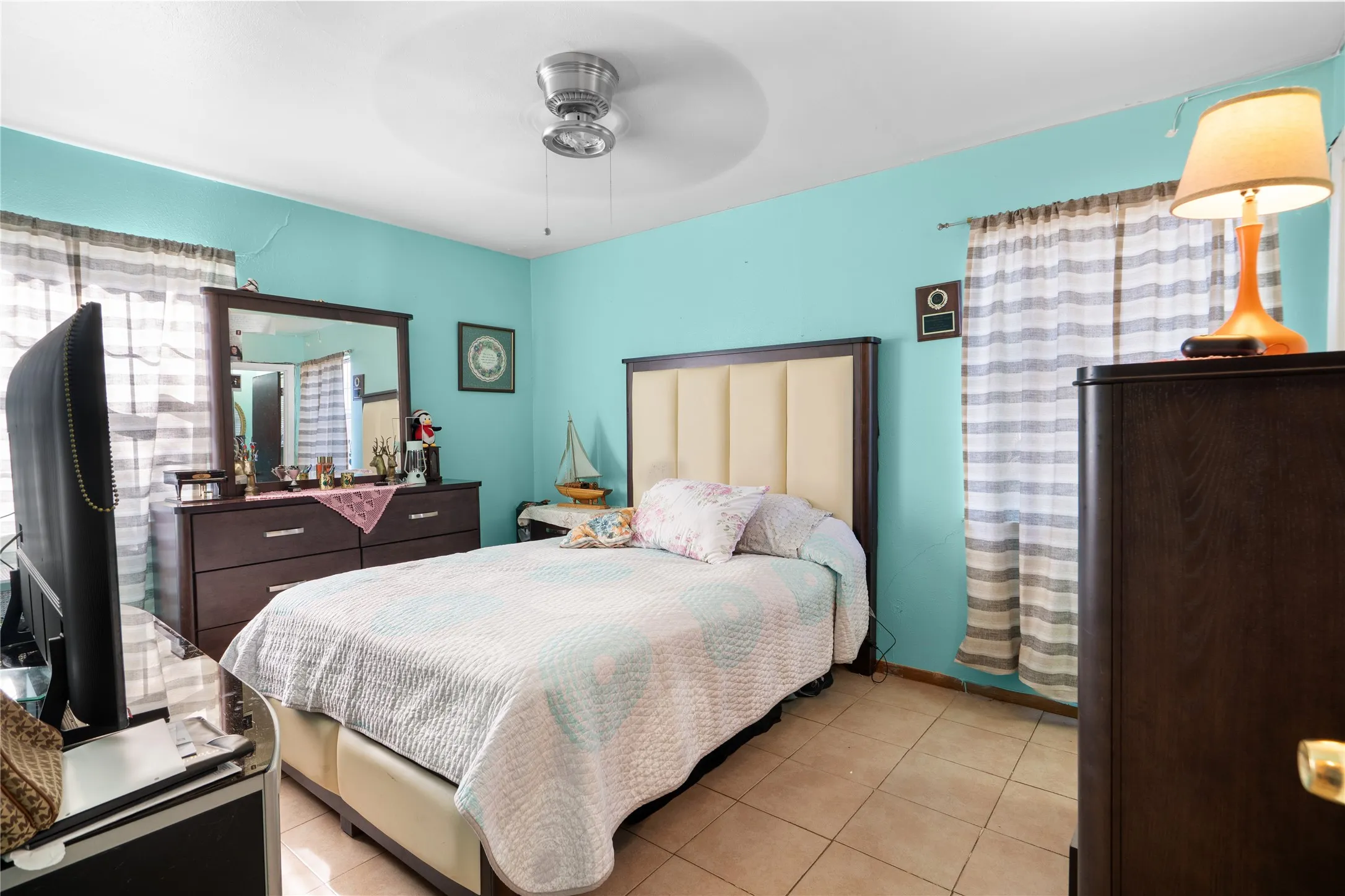 Single Family Residence For Sale in Dallas County , 1255 Olden Street, Dallas, Texas 75211, 4 Bedrooms, 2 Bathrooms, Garage spaces, 1,368 Sqft, built in 1959, Price $245,000, mls#21353480, Real Estate Agent in Dallas, Homes For Sale in Dallas county, Homes For Sale in Dallas, Realtor in Dallas Texas, Real Estate Brokerage Independent Realty Texas, Luminita Cordes Realtor