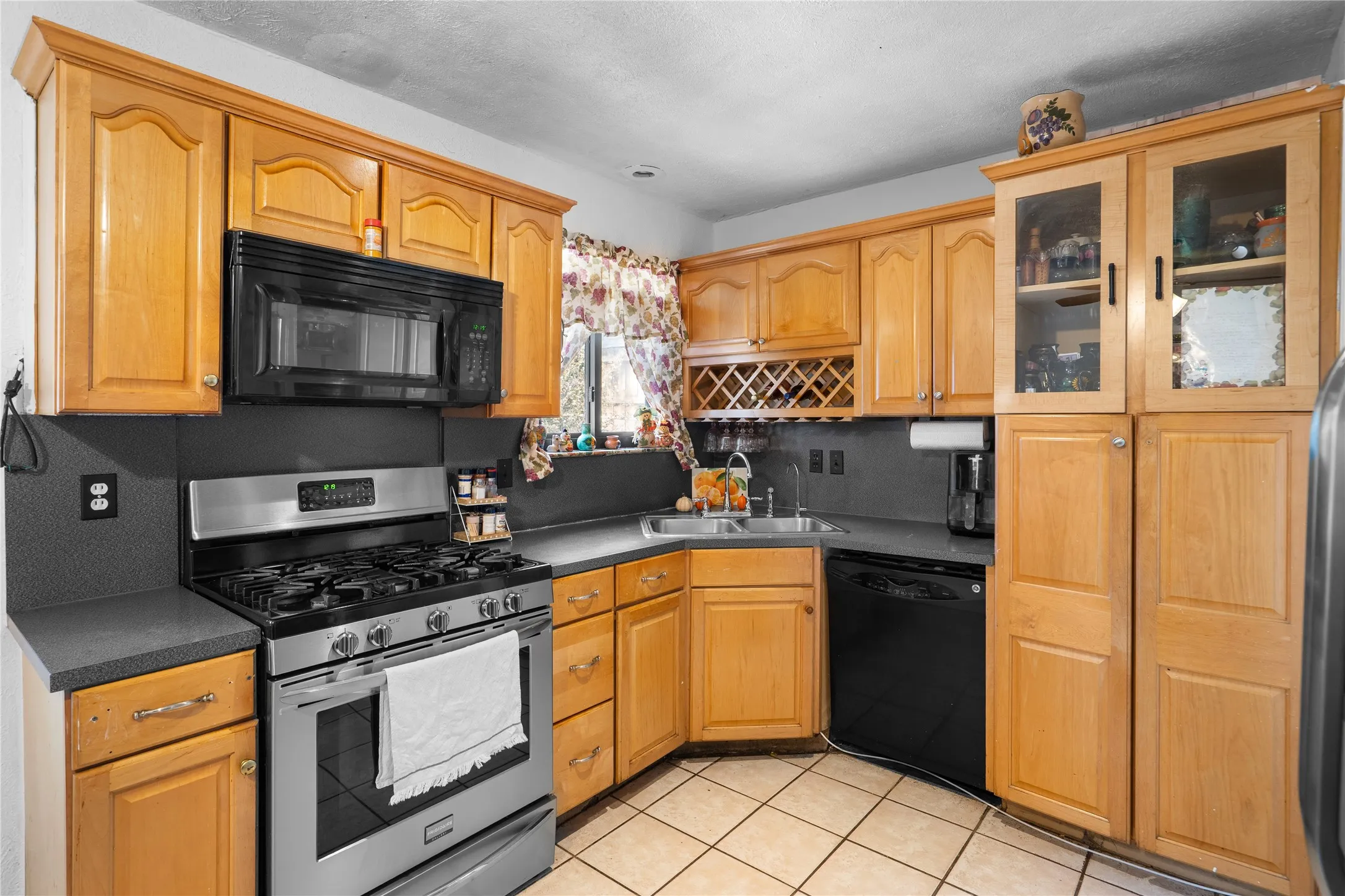 Single Family Residence For Sale in Dallas County , 1255 Olden Street, Dallas, Texas 75211, 4 Bedrooms, 2 Bathrooms, Garage spaces, 1,368 Sqft, built in 1959, Price $245,000, mls#21353480, Real Estate Agent in Dallas, Homes For Sale in Dallas county, Homes For Sale in Dallas, Realtor in Dallas Texas, Real Estate Brokerage Independent Realty Texas, Luminita Cordes Realtor
