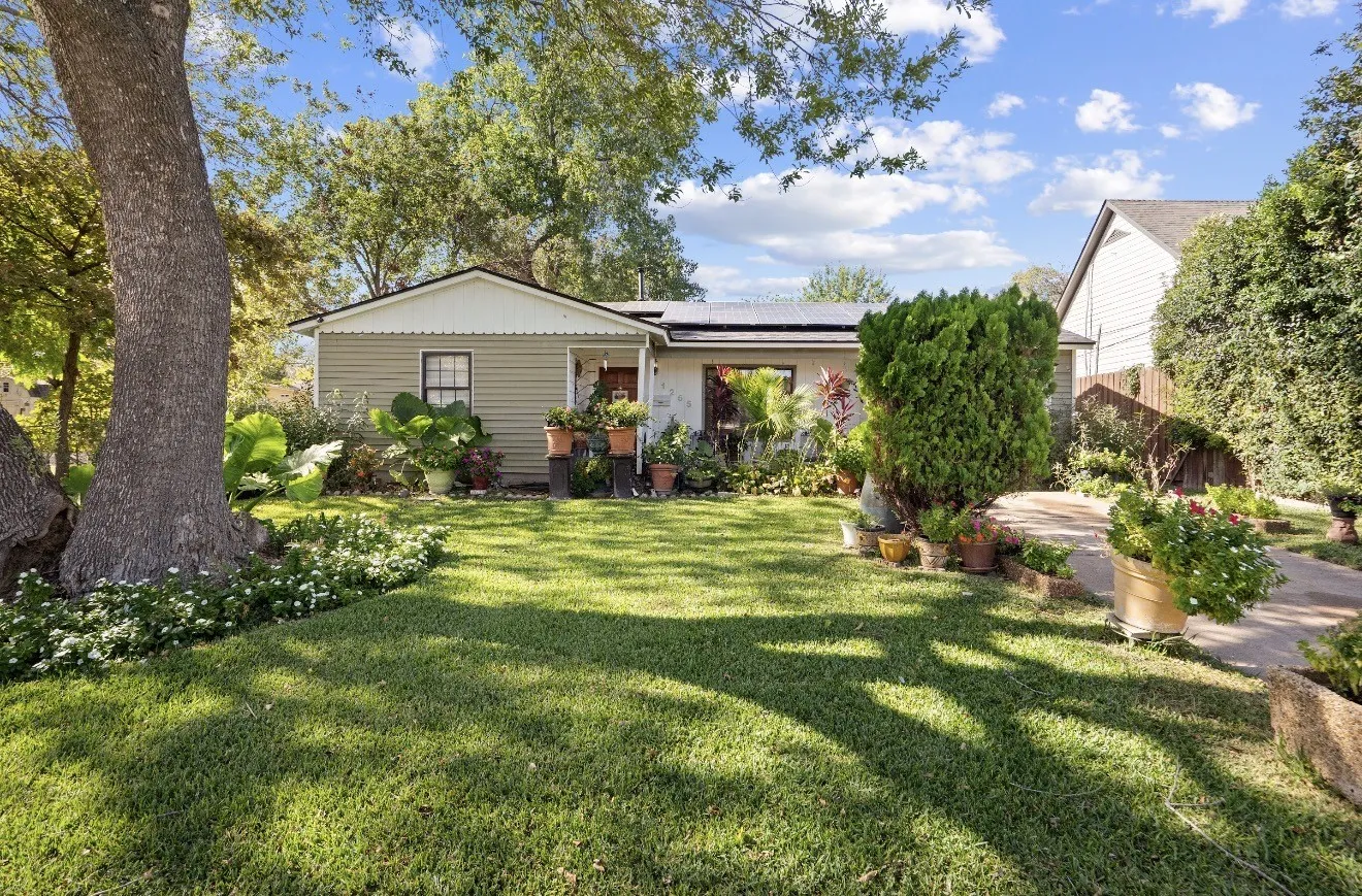 Single Family Residence For Sale in Dallas County , 1255 Olden Street, Dallas, Texas 75211, 4 Bedrooms, 2 Bathrooms, Garage spaces, 1,368 Sqft, built in 1959, Price $245,000, mls#21353480, Real Estate Agent in Dallas, Homes For Sale in Dallas county, Homes For Sale in Dallas, Realtor in Dallas Texas, Real Estate Brokerage Independent Realty Texas, Luminita Cordes Realtor