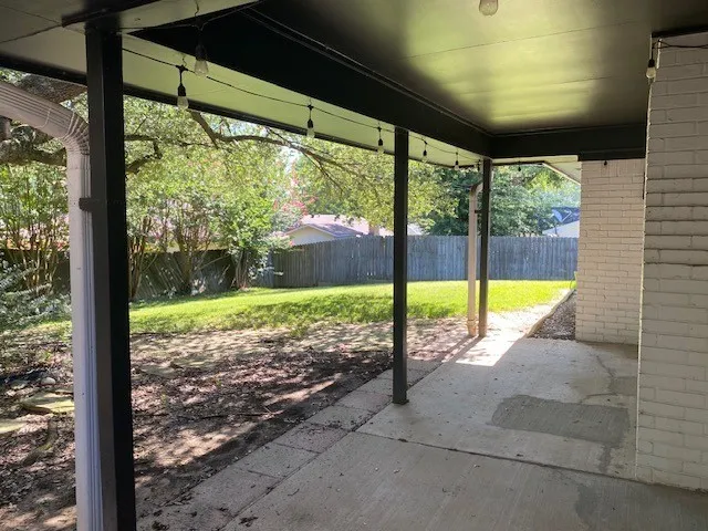 Single Family Residence For Sale in Henderson County , 911 Kyle Drive, Athens, Texas 75751, 3 Bedroom, 2 Bathroom, 2 Garage spaces, 1,586 Sqft, built in 1988, mls#21353481, Real Estate Agent in Athens, Homes For Sale in Henderson county, Homes For Sale in Athens, Realtor in Athens Texas, Real Estate Brokerage Independent Realty Texas, Luminita Cordes Realtor