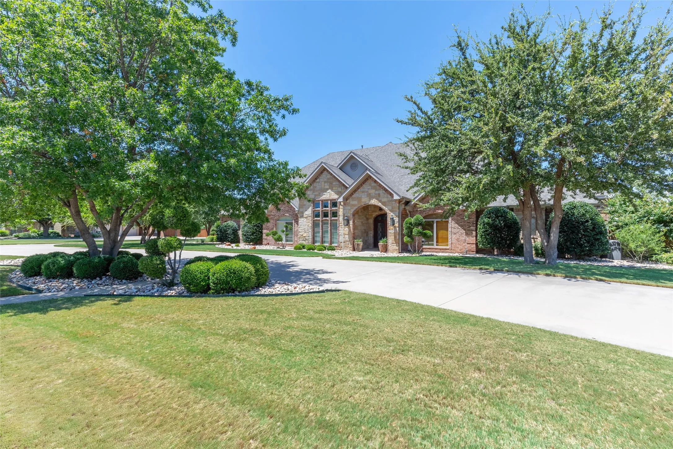 Single Family Residence For Sale in Taylor County , 4334 La Hacienda Drive, Abilene, Texas 79602, 6 Bedroom, 6 Bathroom, 3 Garage spaces, 5,826 Sqft, built in 2008, mls#21353482, Real Estate Agent in Abilene, Homes For Sale in Taylor county, Homes For Sale in Abilene, Realtor in Abilene Texas, Real Estate Brokerage Independent Realty Texas, Luminita Cordes Realtor