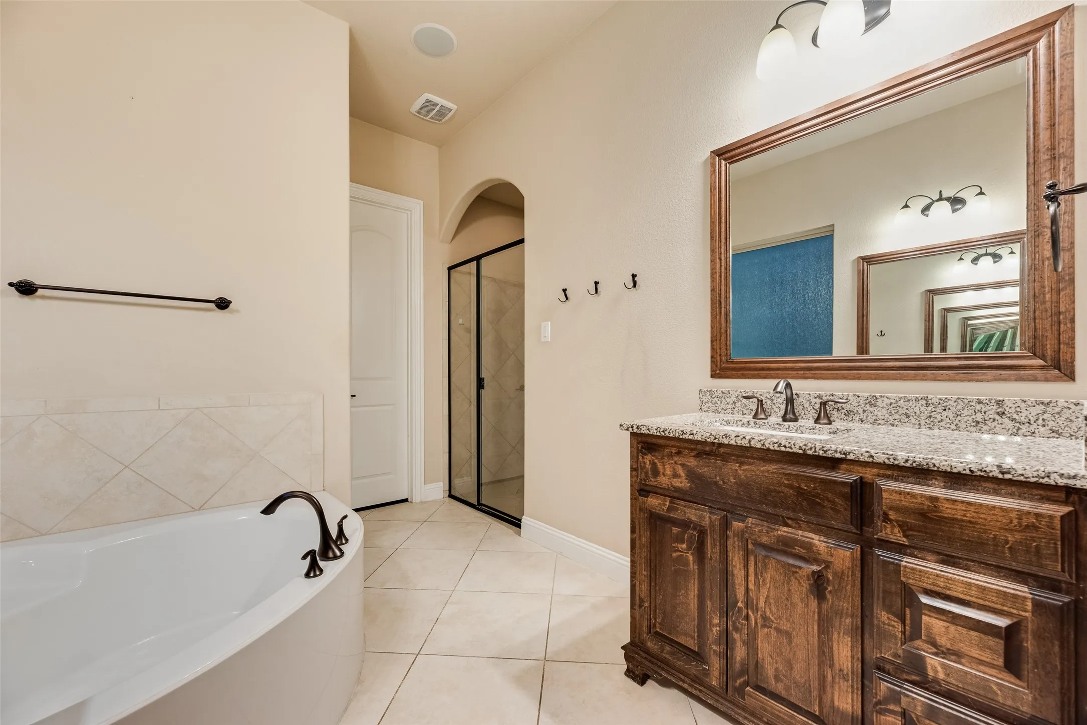 Single Family Residence For Sale in Denton County , 2886 Nottingham Drive, Trophy Club, Texas 76262, 4 Bedroom, 4 Bathroom, 2 Garage spaces, 2,774 Sqft, built in 2015, mls#21353094, Real Estate Agent in Trophy Club, Homes For Sale in Denton county, Homes For Sale in Trophy Club, Realtor in Trophy Club Texas, Real Estate Brokerage Independent Realty Texas, Luminita Cordes Realtor