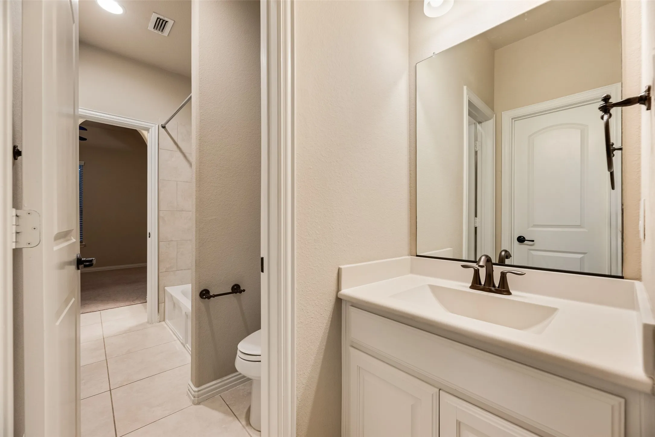 Single Family Residence For Sale in Denton County , 2886 Nottingham Drive, Trophy Club, Texas 76262, 4 Bedroom, 4 Bathroom, 2 Garage spaces, 2,774 Sqft, built in 2015, mls#21353094, Real Estate Agent in Trophy Club, Homes For Sale in Denton county, Homes For Sale in Trophy Club, Realtor in Trophy Club Texas, Real Estate Brokerage Independent Realty Texas, Luminita Cordes Realtor