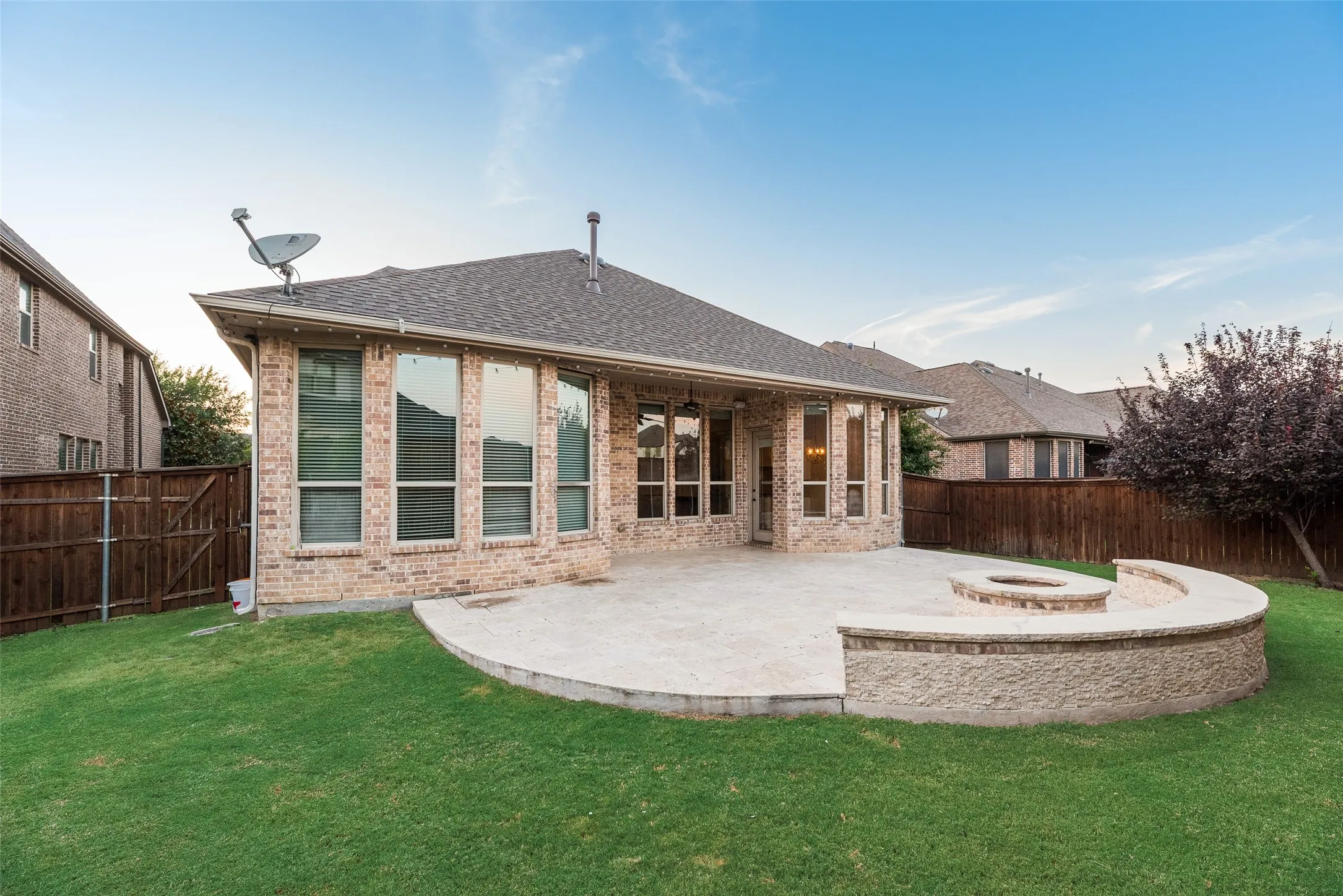 Single Family Residence For Sale in Denton County , 2886 Nottingham Drive, Trophy Club, Texas 76262, 4 Bedroom, 4 Bathroom, 2 Garage spaces, 2,774 Sqft, built in 2015, mls#21353094, Real Estate Agent in Trophy Club, Homes For Sale in Denton county, Homes For Sale in Trophy Club, Realtor in Trophy Club Texas, Real Estate Brokerage Independent Realty Texas, Luminita Cordes Realtor