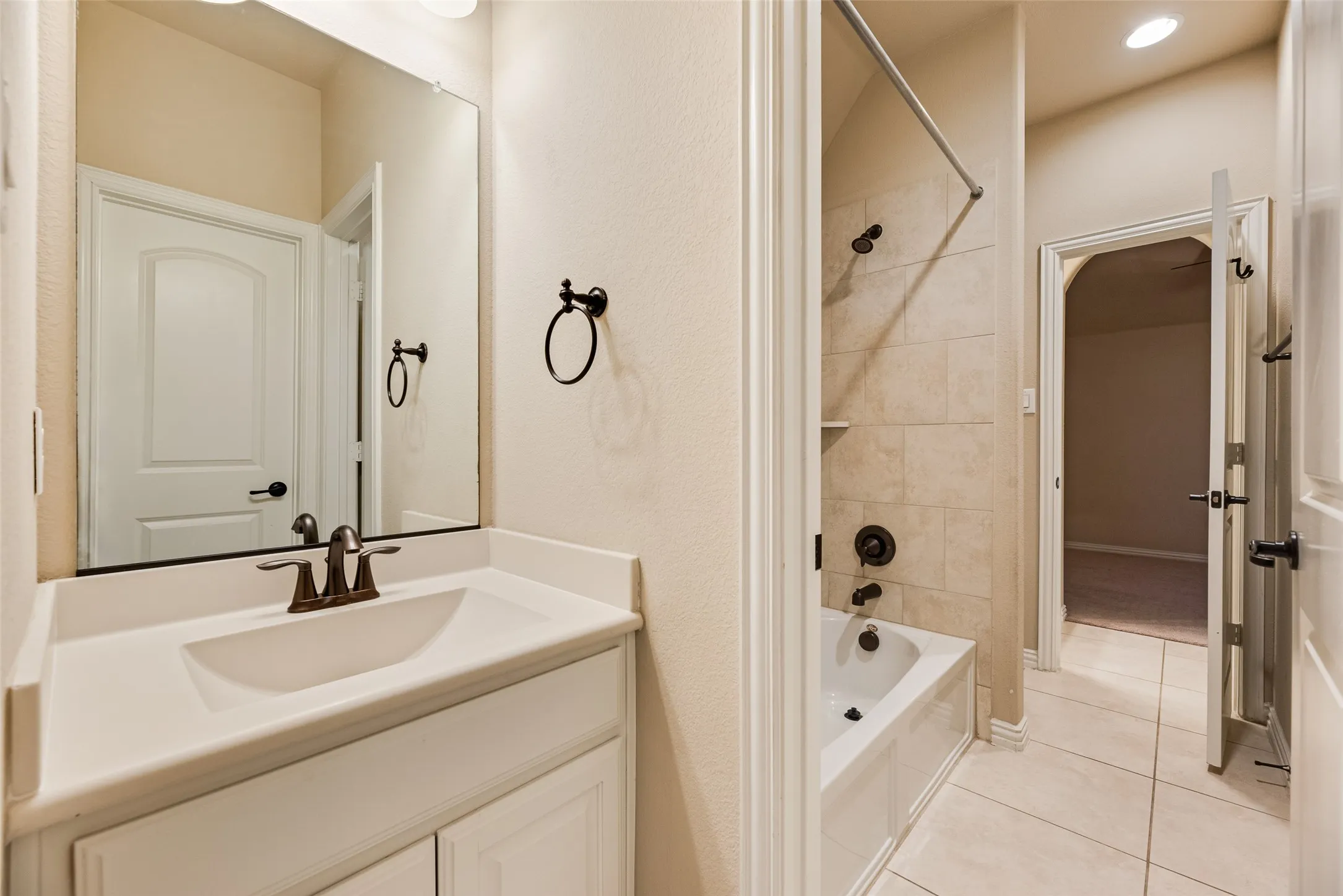 Single Family Residence For Sale in Denton County , 2886 Nottingham Drive, Trophy Club, Texas 76262, 4 Bedroom, 4 Bathroom, 2 Garage spaces, 2,774 Sqft, built in 2015, mls#21353094, Real Estate Agent in Trophy Club, Homes For Sale in Denton county, Homes For Sale in Trophy Club, Realtor in Trophy Club Texas, Real Estate Brokerage Independent Realty Texas, Luminita Cordes Realtor
