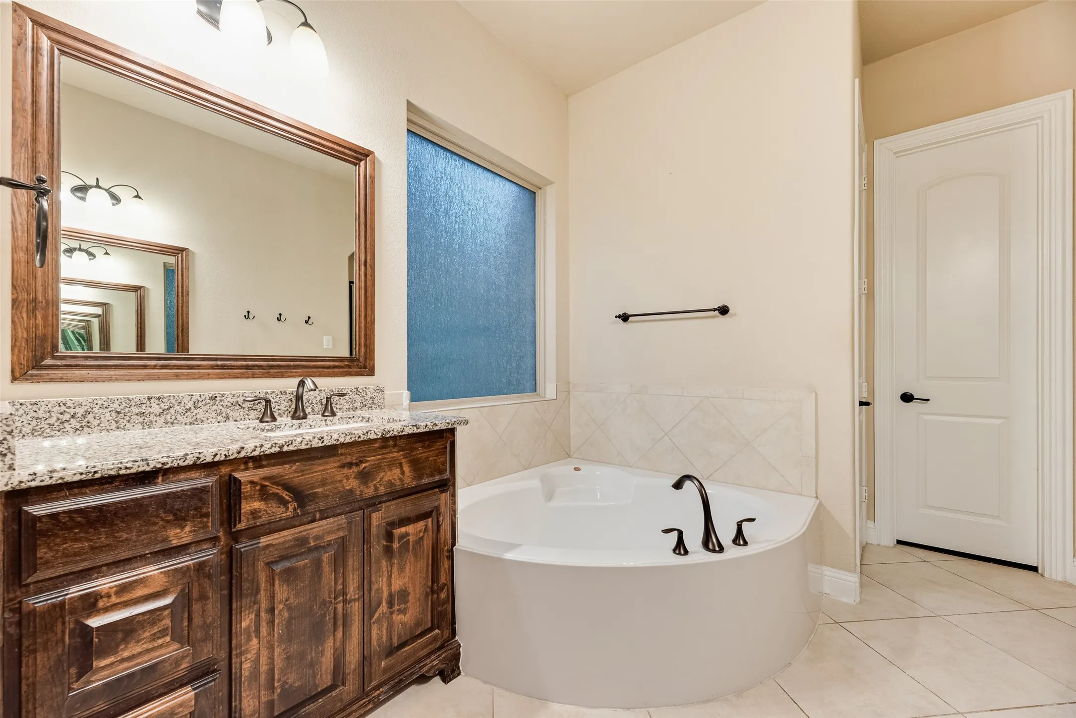 Single Family Residence For Sale in Denton County , 2886 Nottingham Drive, Trophy Club, Texas 76262, 4 Bedroom, 4 Bathroom, 2 Garage spaces, 2,774 Sqft, built in 2015, mls#21353094, Real Estate Agent in Trophy Club, Homes For Sale in Denton county, Homes For Sale in Trophy Club, Realtor in Trophy Club Texas, Real Estate Brokerage Independent Realty Texas, Luminita Cordes Realtor