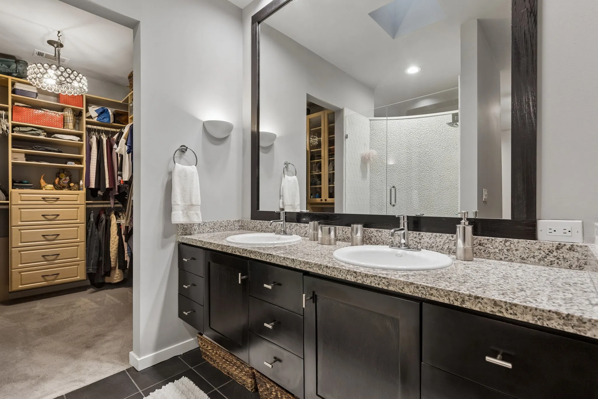 Townhouse For Sale in Dallas County , 4139 Travis Street, Dallas, Texas 75204, 2 Bedroom, 3 Bathroom, 2 Garage spaces, 2,089 Sqft, built in 1996, mls#21349170, Real Estate Agent in Dallas, Homes For Sale in Dallas county, Homes For Sale in Dallas, Realtor in Dallas Texas, Real Estate Brokerage Independent Realty Texas, Luminita Cordes Realtor