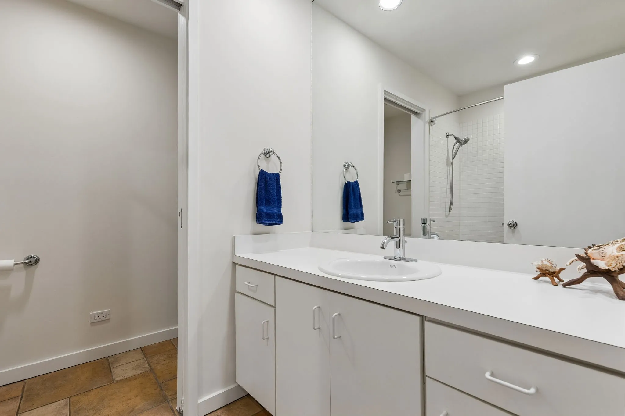 Townhouse For Sale in Dallas County , 4139 Travis Street, Dallas, Texas 75204, 2 Bedroom, 3 Bathroom, 2 Garage spaces, 2,089 Sqft, built in 1996, mls#21349170, Real Estate Agent in Dallas, Homes For Sale in Dallas county, Homes For Sale in Dallas, Realtor in Dallas Texas, Real Estate Brokerage Independent Realty Texas, Luminita Cordes Realtor
