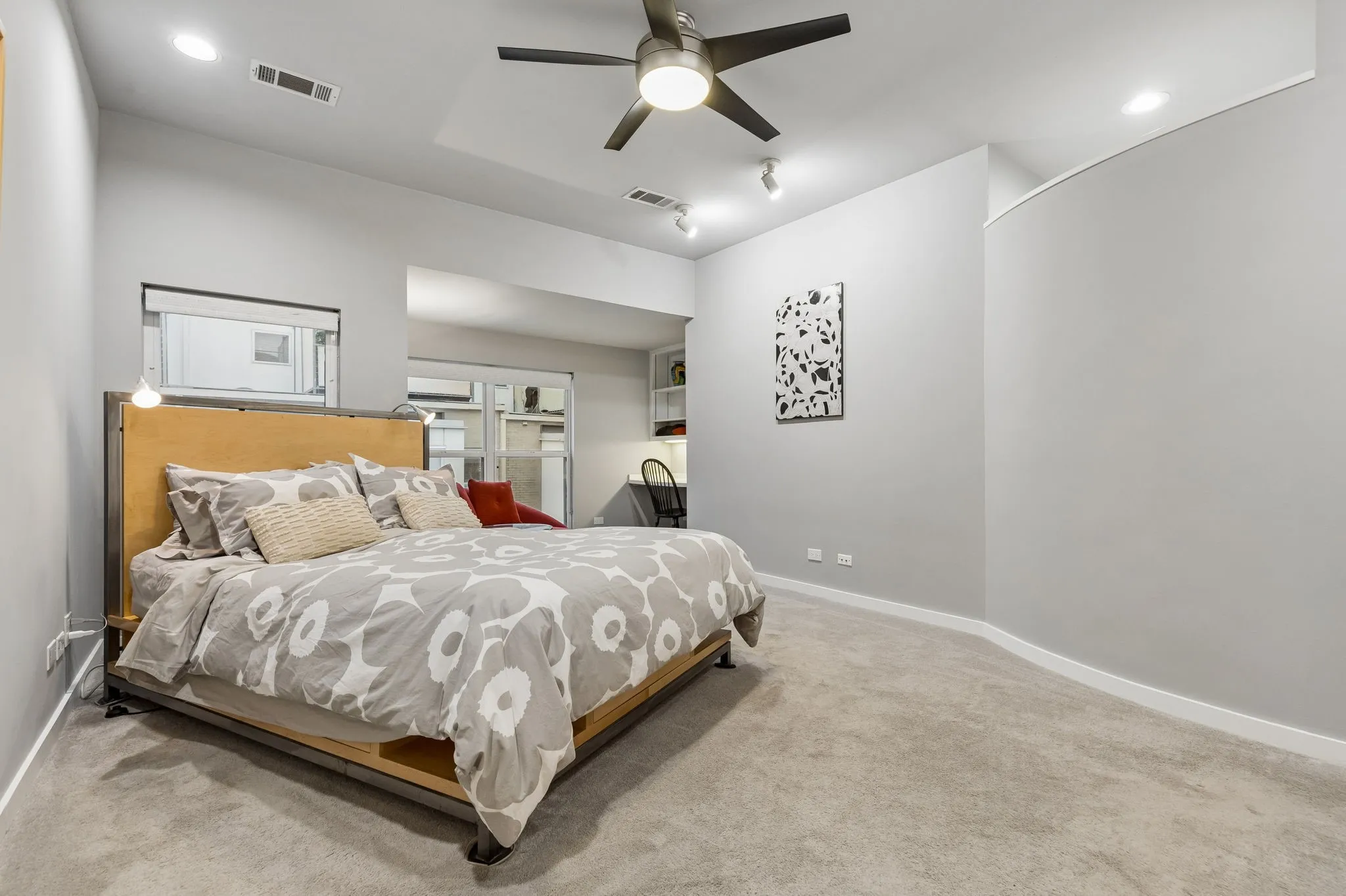Townhouse For Sale in Dallas County , 4139 Travis Street, Dallas, Texas 75204, 2 Bedroom, 3 Bathroom, 2 Garage spaces, 2,089 Sqft, built in 1996, mls#21349170, Real Estate Agent in Dallas, Homes For Sale in Dallas county, Homes For Sale in Dallas, Realtor in Dallas Texas, Real Estate Brokerage Independent Realty Texas, Luminita Cordes Realtor