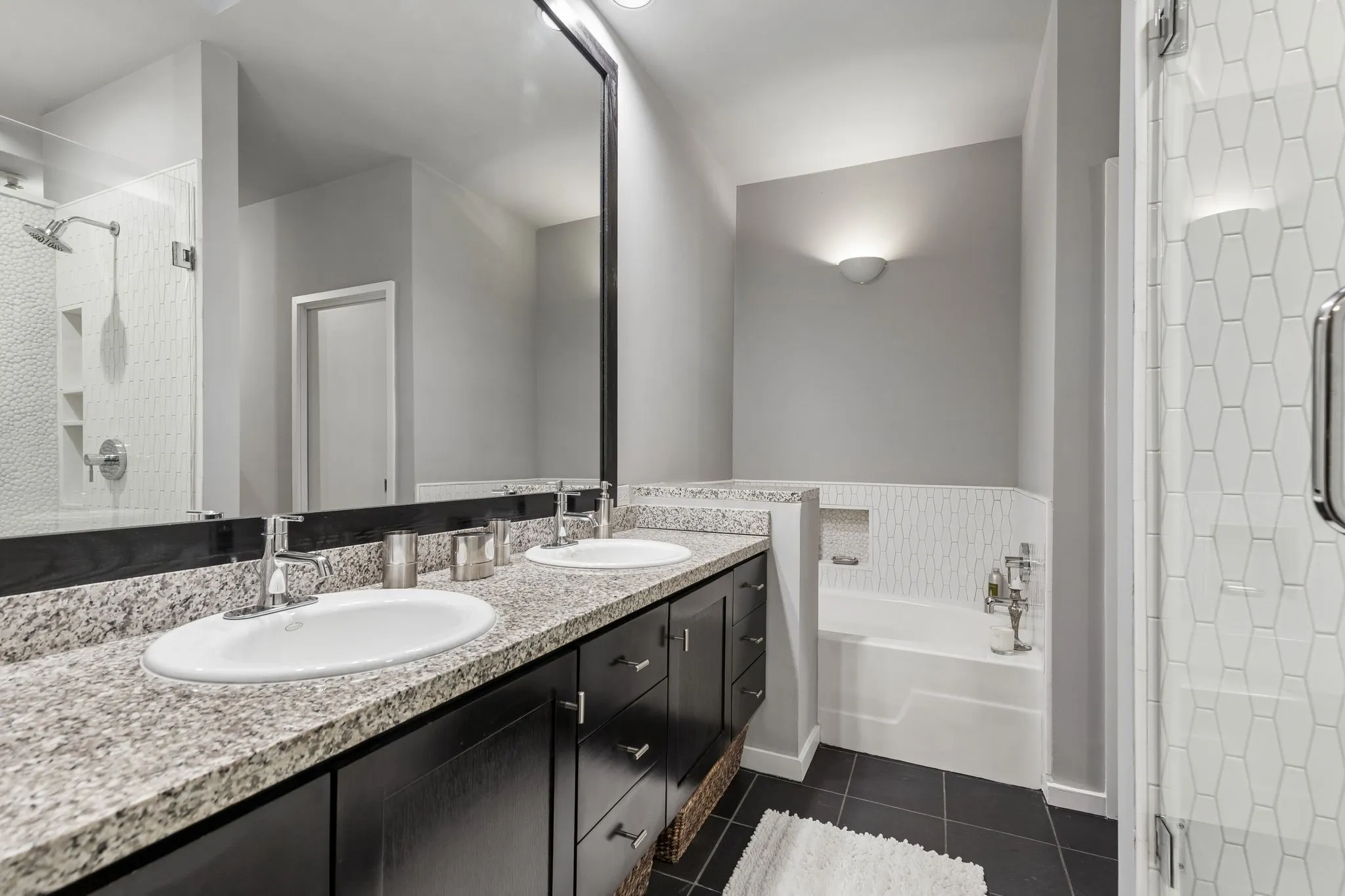 Townhouse For Sale in Dallas County , 4139 Travis Street, Dallas, Texas 75204, 2 Bedroom, 3 Bathroom, 2 Garage spaces, 2,089 Sqft, built in 1996, mls#21349170, Real Estate Agent in Dallas, Homes For Sale in Dallas county, Homes For Sale in Dallas, Realtor in Dallas Texas, Real Estate Brokerage Independent Realty Texas, Luminita Cordes Realtor