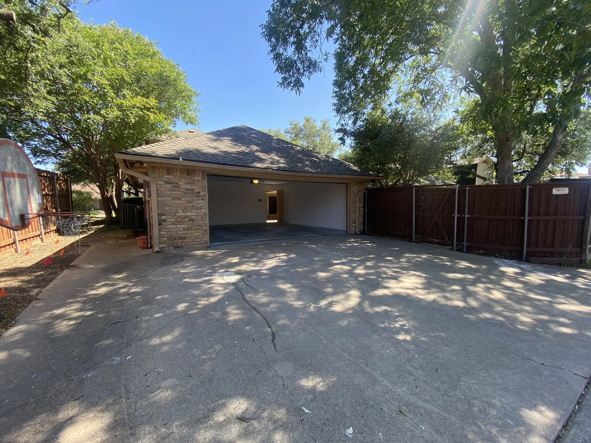 Single Family Residence For Rent in Collin County , 3616 Stagecoach Trail, Plano, Texas 75023, 4 Bedroom, 5 Bathroom, 2 Garage spaces, 2,524 Sqft, built in 1976, mls#21352323, Real Estate Agent in Plano, Homes For Rent in Collin county, Homes For Rent in Plano, Realtor in Plano Texas, Real Estate Brokerage Independent Realty Texas, Luminita Cordes Realtor