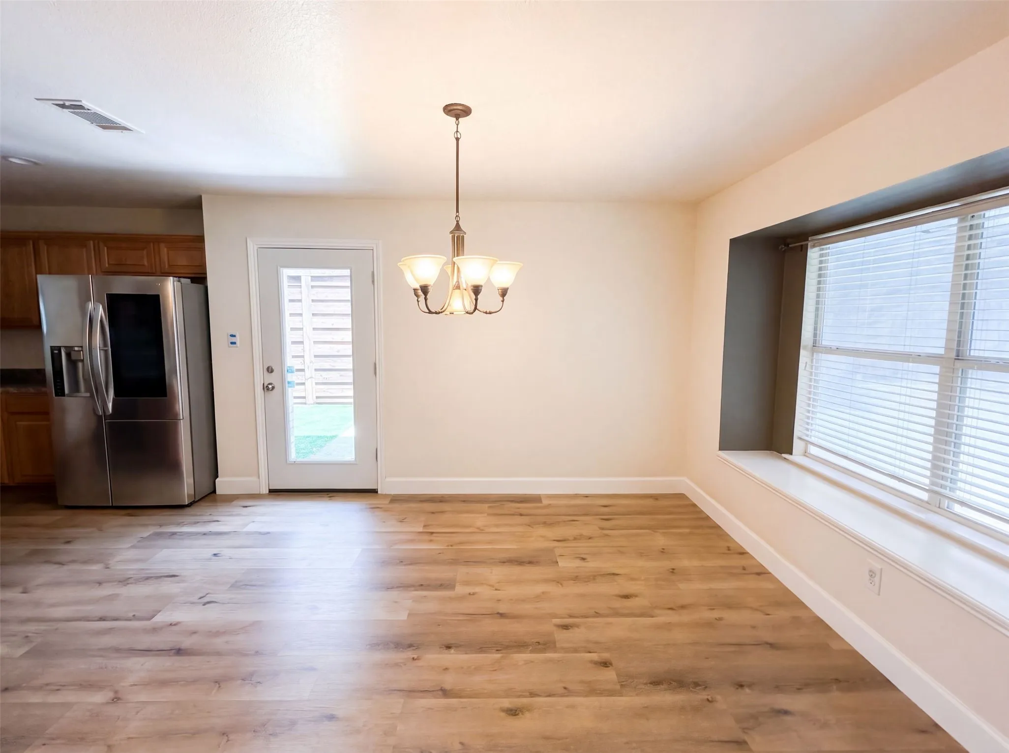Single Family Residence For Sale in Denton County , 106 Forestview Road, Hickory Creek, Texas 75065, 6 Bedroom, 3 Bathroom, 2 Garage spaces, 4,011 Sqft, built in 2002, mls#21353489, Real Estate Agent in Hickory Creek, Homes For Sale in Denton county, Homes For Sale in Hickory Creek, Realtor in Hickory Creek Texas, Real Estate Brokerage Independent Realty Texas, Luminita Cordes Realtor