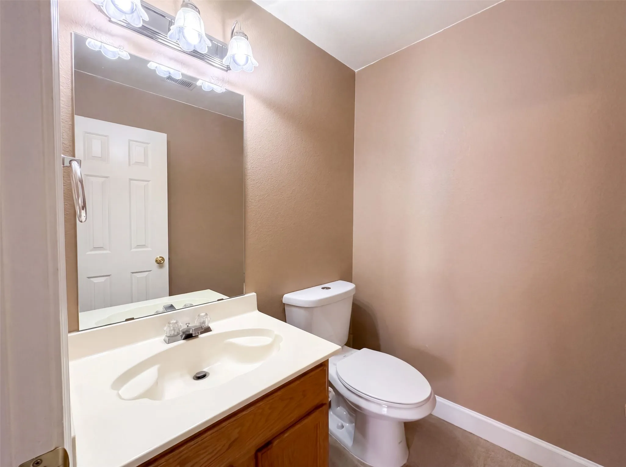 Single Family Residence For Sale in Denton County , 106 Forestview Road, Hickory Creek, Texas 75065, 6 Bedroom, 3 Bathroom, 2 Garage spaces, 4,011 Sqft, built in 2002, mls#21353489, Real Estate Agent in Hickory Creek, Homes For Sale in Denton county, Homes For Sale in Hickory Creek, Realtor in Hickory Creek Texas, Real Estate Brokerage Independent Realty Texas, Luminita Cordes Realtor