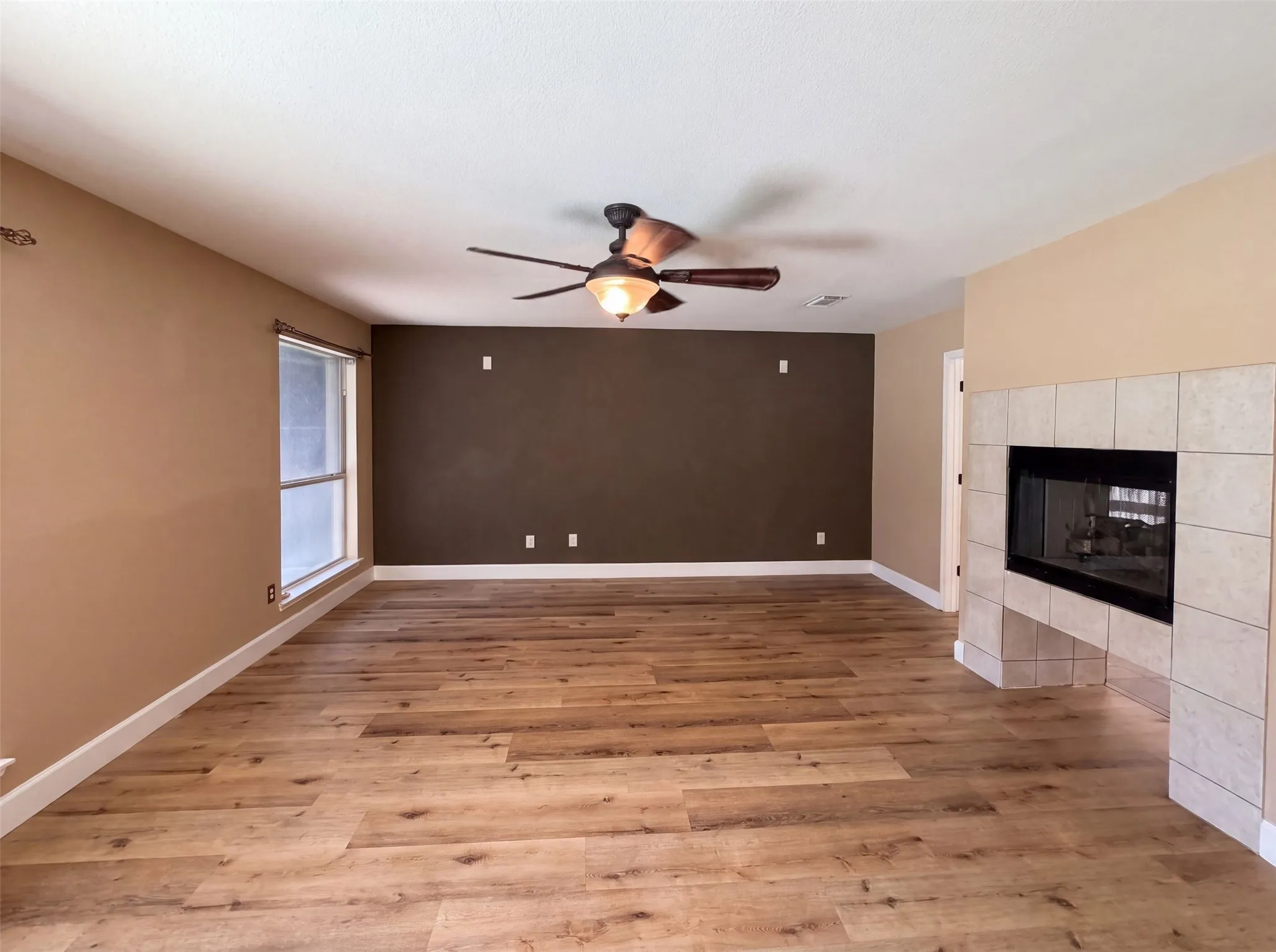 Single Family Residence For Sale in Denton County , 106 Forestview Road, Hickory Creek, Texas 75065, 6 Bedroom, 3 Bathroom, 2 Garage spaces, 4,011 Sqft, built in 2002, mls#21353489, Real Estate Agent in Hickory Creek, Homes For Sale in Denton county, Homes For Sale in Hickory Creek, Realtor in Hickory Creek Texas, Real Estate Brokerage Independent Realty Texas, Luminita Cordes Realtor