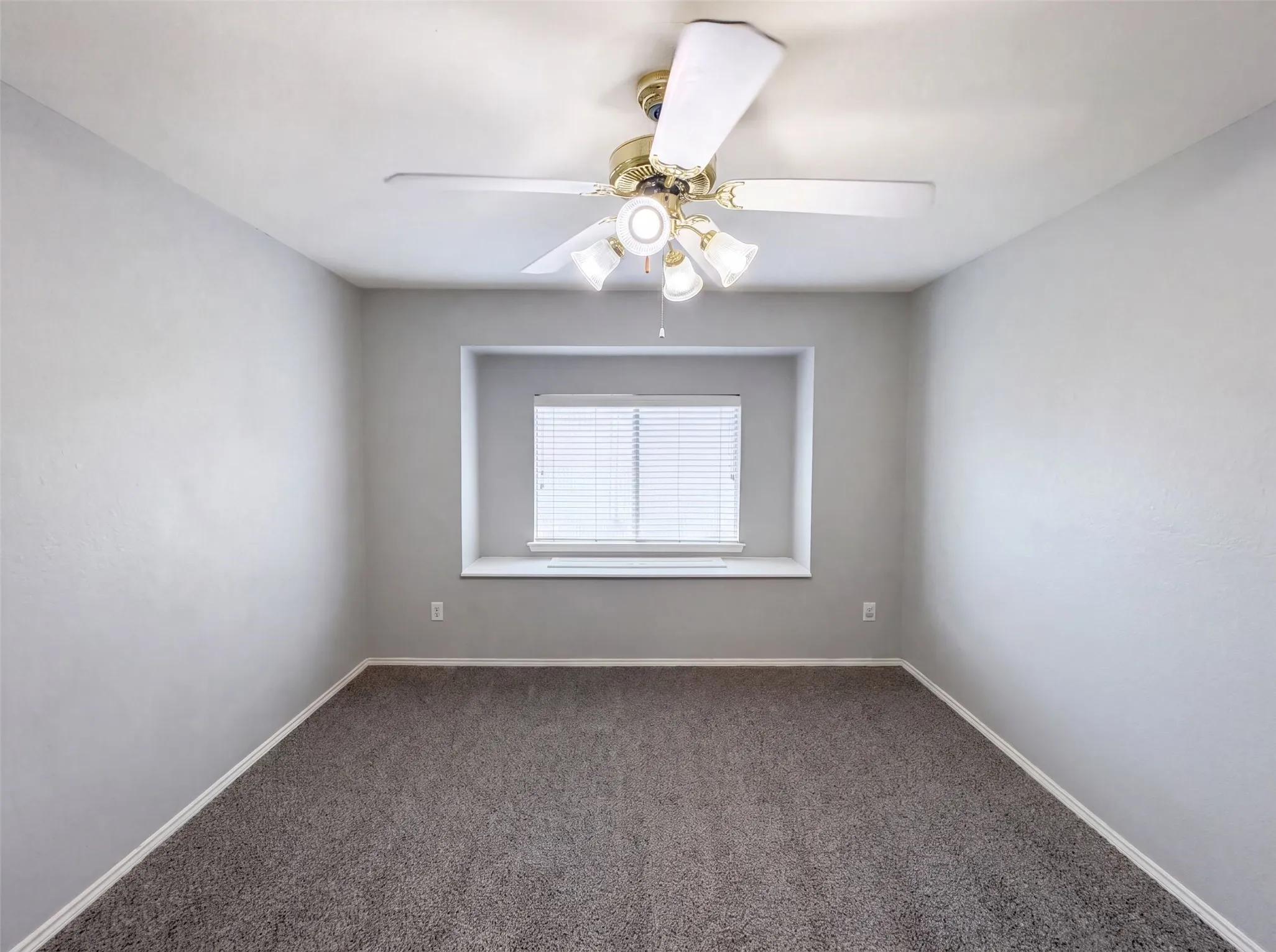 Single Family Residence For Sale in Denton County , 106 Forestview Road, Hickory Creek, Texas 75065, 6 Bedroom, 3 Bathroom, 2 Garage spaces, 4,011 Sqft, built in 2002, mls#21353489, Real Estate Agent in Hickory Creek, Homes For Sale in Denton county, Homes For Sale in Hickory Creek, Realtor in Hickory Creek Texas, Real Estate Brokerage Independent Realty Texas, Luminita Cordes Realtor