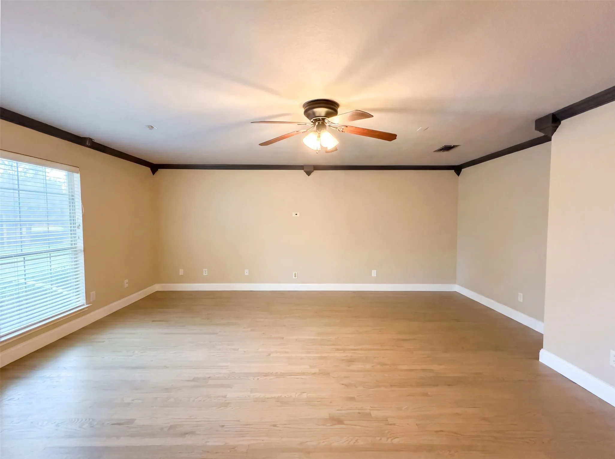 Single Family Residence For Sale in Denton County , 106 Forestview Road, Hickory Creek, Texas 75065, 6 Bedroom, 3 Bathroom, 2 Garage spaces, 4,011 Sqft, built in 2002, mls#21353489, Real Estate Agent in Hickory Creek, Homes For Sale in Denton county, Homes For Sale in Hickory Creek, Realtor in Hickory Creek Texas, Real Estate Brokerage Independent Realty Texas, Luminita Cordes Realtor