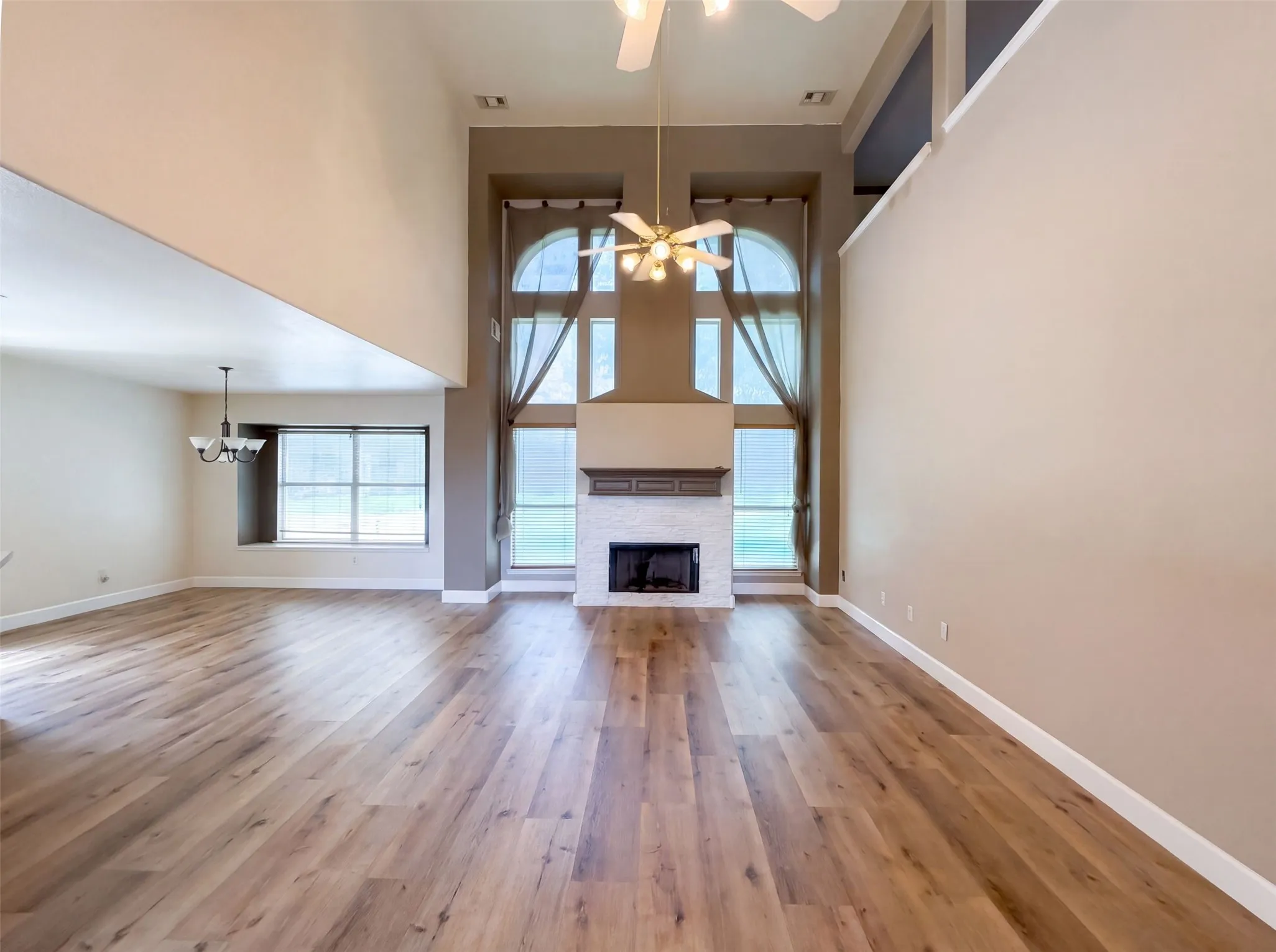 Single Family Residence For Sale in Denton County , 106 Forestview Road, Hickory Creek, Texas 75065, 6 Bedroom, 3 Bathroom, 2 Garage spaces, 4,011 Sqft, built in 2002, mls#21353489, Real Estate Agent in Hickory Creek, Homes For Sale in Denton county, Homes For Sale in Hickory Creek, Realtor in Hickory Creek Texas, Real Estate Brokerage Independent Realty Texas, Luminita Cordes Realtor