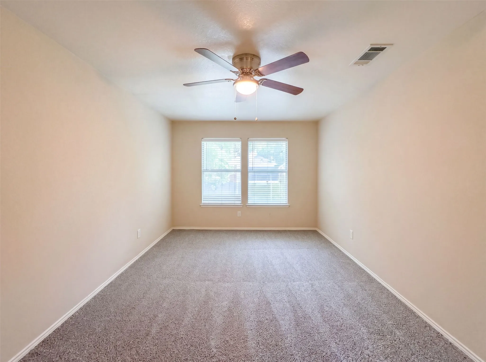 Single Family Residence For Sale in Denton County , 106 Forestview Road, Hickory Creek, Texas 75065, 6 Bedroom, 3 Bathroom, 2 Garage spaces, 4,011 Sqft, built in 2002, mls#21353489, Real Estate Agent in Hickory Creek, Homes For Sale in Denton county, Homes For Sale in Hickory Creek, Realtor in Hickory Creek Texas, Real Estate Brokerage Independent Realty Texas, Luminita Cordes Realtor