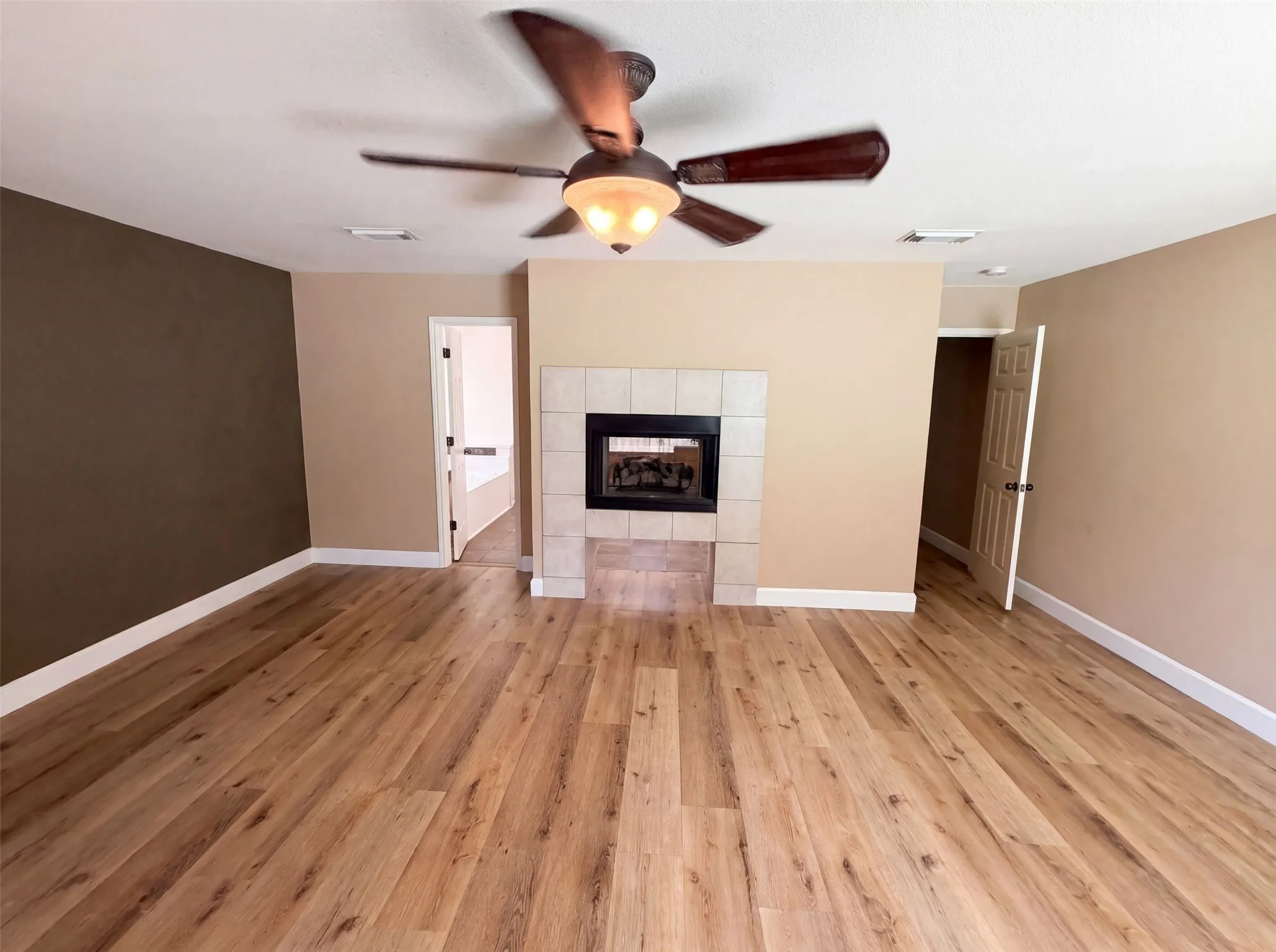 Single Family Residence For Sale in Denton County , 106 Forestview Road, Hickory Creek, Texas 75065, 6 Bedroom, 3 Bathroom, 2 Garage spaces, 4,011 Sqft, built in 2002, mls#21353489, Real Estate Agent in Hickory Creek, Homes For Sale in Denton county, Homes For Sale in Hickory Creek, Realtor in Hickory Creek Texas, Real Estate Brokerage Independent Realty Texas, Luminita Cordes Realtor