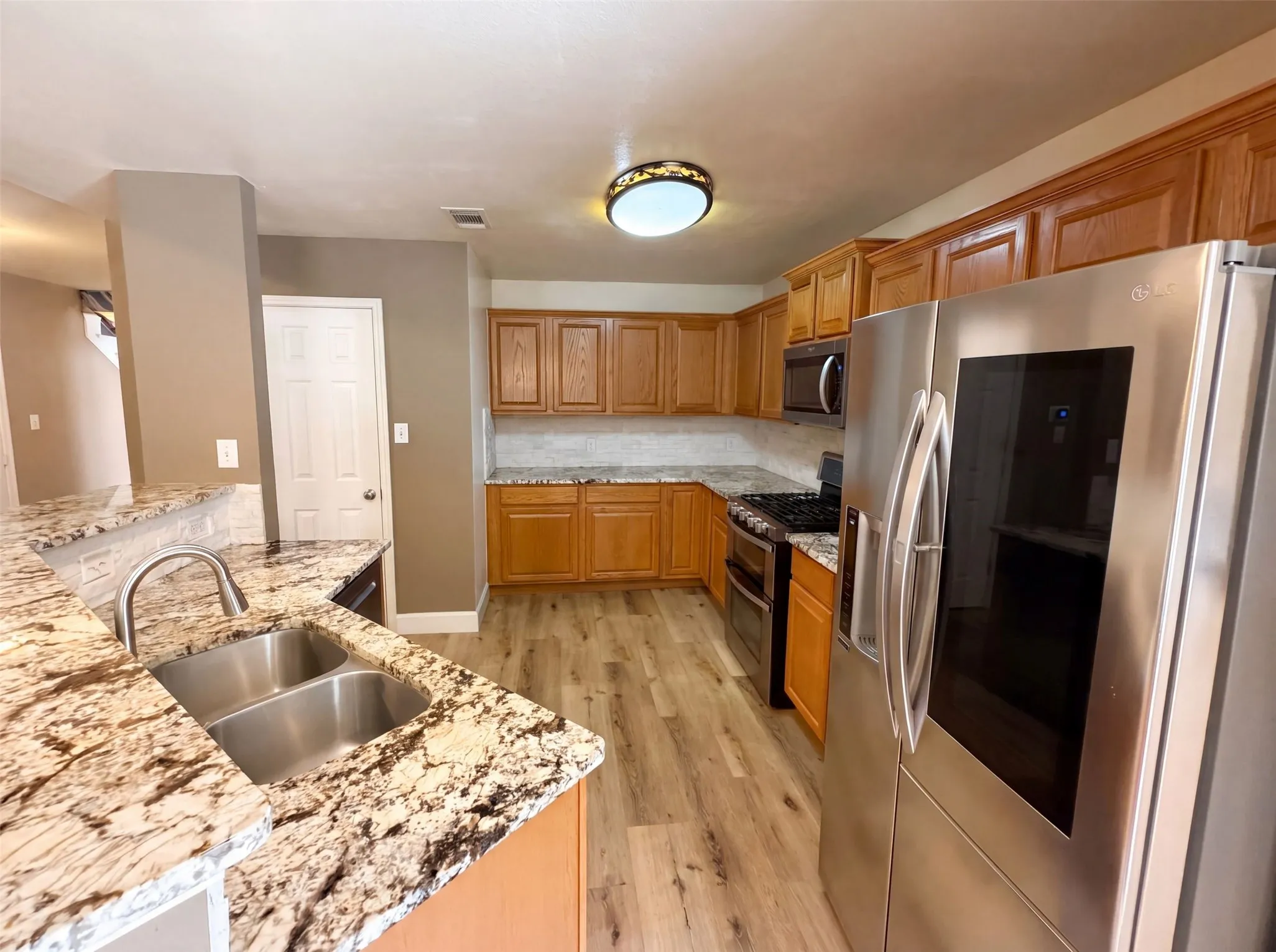 Single Family Residence For Sale in Denton County , 106 Forestview Road, Hickory Creek, Texas 75065, 6 Bedroom, 3 Bathroom, 2 Garage spaces, 4,011 Sqft, built in 2002, mls#21353489, Real Estate Agent in Hickory Creek, Homes For Sale in Denton county, Homes For Sale in Hickory Creek, Realtor in Hickory Creek Texas, Real Estate Brokerage Independent Realty Texas, Luminita Cordes Realtor