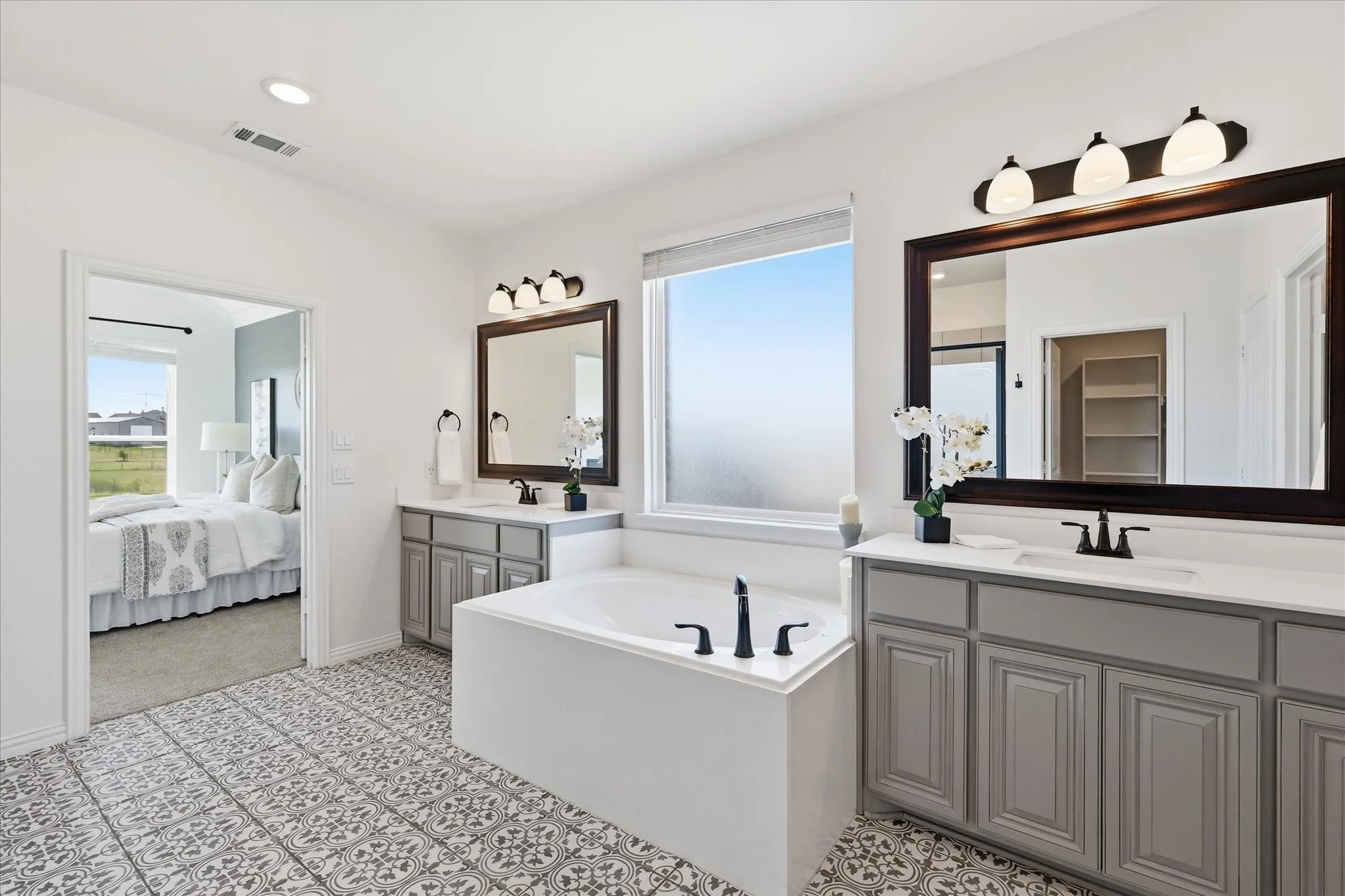 Single Family Residence For Sale in Denton County , 13408 Summer Moon Trail, Ponder, Texas 76259, 4 Bedroom, 4 Bathroom, 3 Garage spaces, 3,321 Sqft, built in 2021, mls#21322727, Real Estate Agent in Ponder, Homes For Sale in Denton county, Homes For Sale in Ponder, Realtor in Ponder Texas, Real Estate Brokerage Independent Realty Texas, Luminita Cordes Realtor