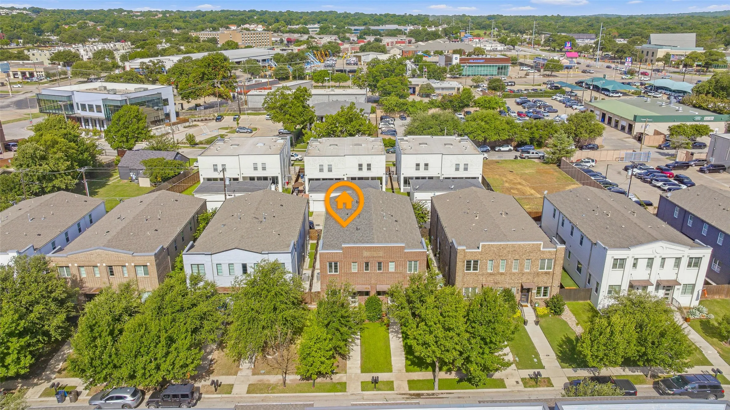 Duplex For Rent in Tarrant County , 210 Wimberly Street, Fort Worth, Texas 76107, 3 Bedroom, 3 Bathroom, 2 Garage spaces, 2,081 Sqft, built in 2017, mls#21353423, Real Estate Agent in Fort Worth, Homes For Rent in Tarrant county, Homes For Rent in Fort Worth, Realtor in Fort Worth Texas, Real Estate Brokerage Independent Realty Texas, Luminita Cordes Realtor