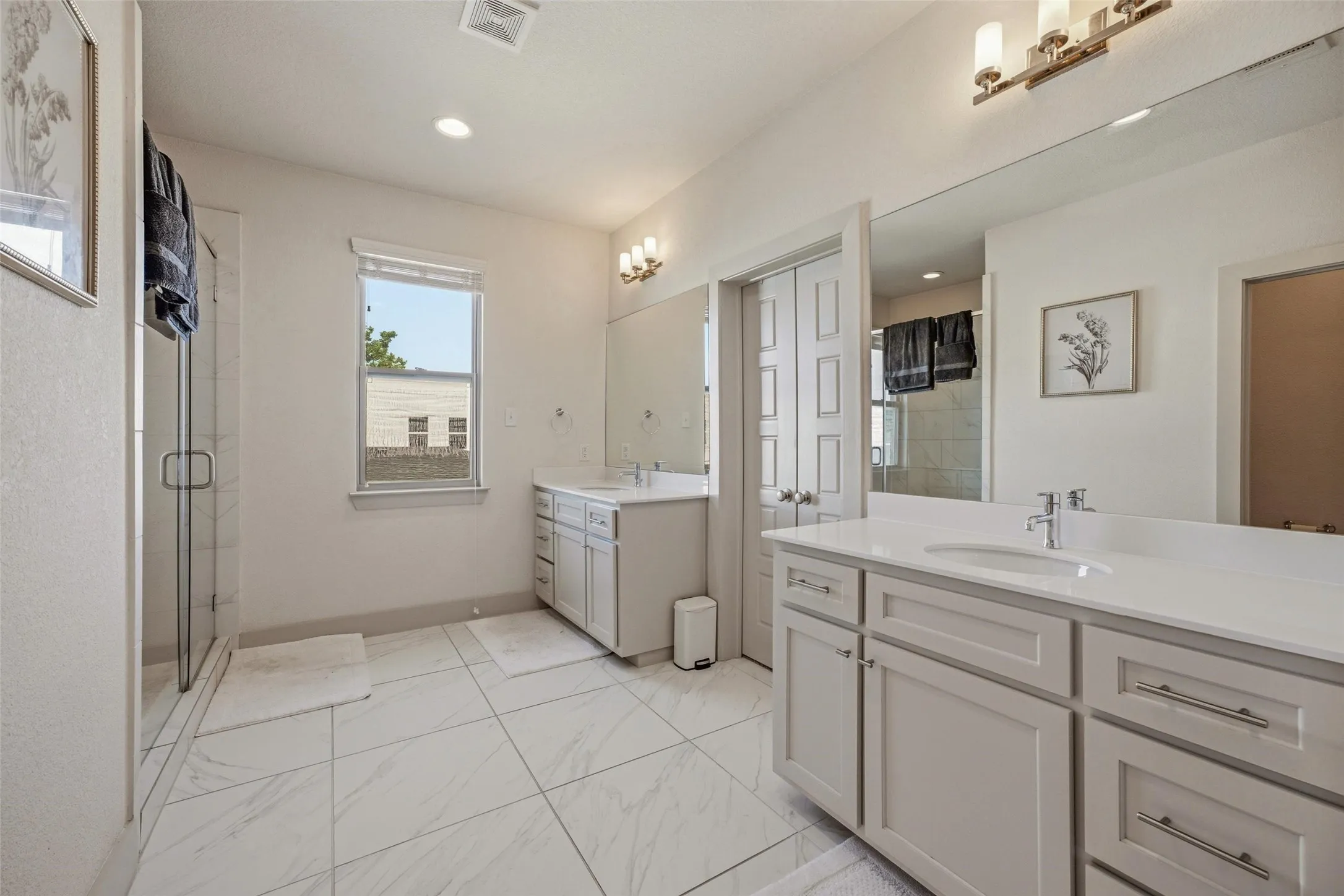 Duplex For Rent in Tarrant County , 210 Wimberly Street, Fort Worth, Texas 76107, 3 Bedroom, 3 Bathroom, 2 Garage spaces, 2,081 Sqft, built in 2017, mls#21353423, Real Estate Agent in Fort Worth, Homes For Rent in Tarrant county, Homes For Rent in Fort Worth, Realtor in Fort Worth Texas, Real Estate Brokerage Independent Realty Texas, Luminita Cordes Realtor