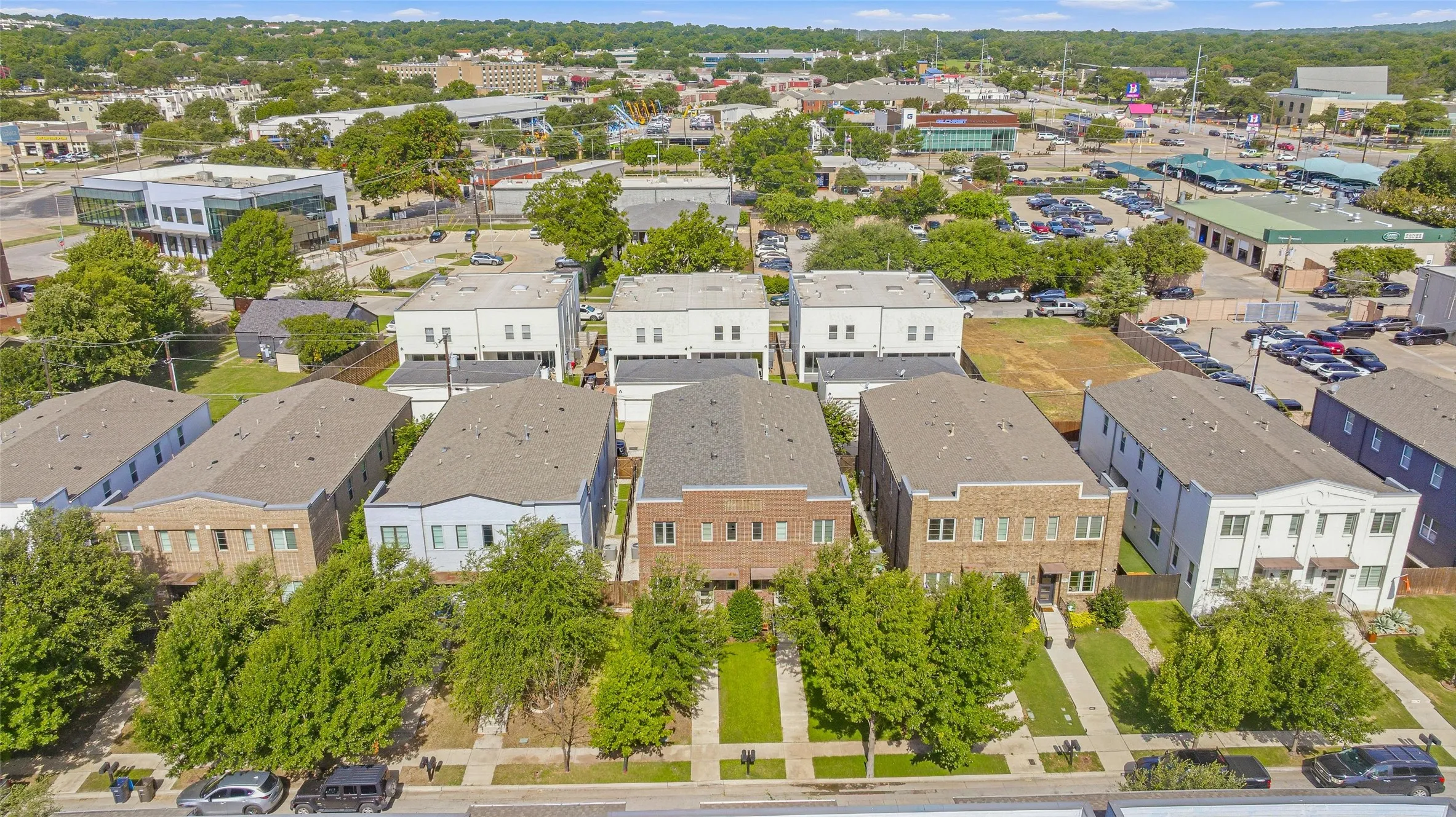 Duplex For Rent in Tarrant County , 210 Wimberly Street, Fort Worth, Texas 76107, 3 Bedroom, 3 Bathroom, 2 Garage spaces, 2,081 Sqft, built in 2017, mls#21353423, Real Estate Agent in Fort Worth, Homes For Rent in Tarrant county, Homes For Rent in Fort Worth, Realtor in Fort Worth Texas, Real Estate Brokerage Independent Realty Texas, Luminita Cordes Realtor